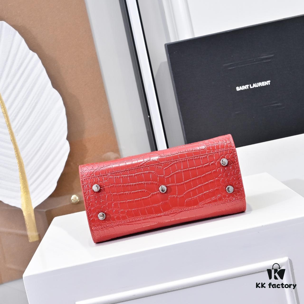 6930cb586e68136f4d9b0328 Rose's Street Style Bag | YSL's Muse Has Perfect Taste