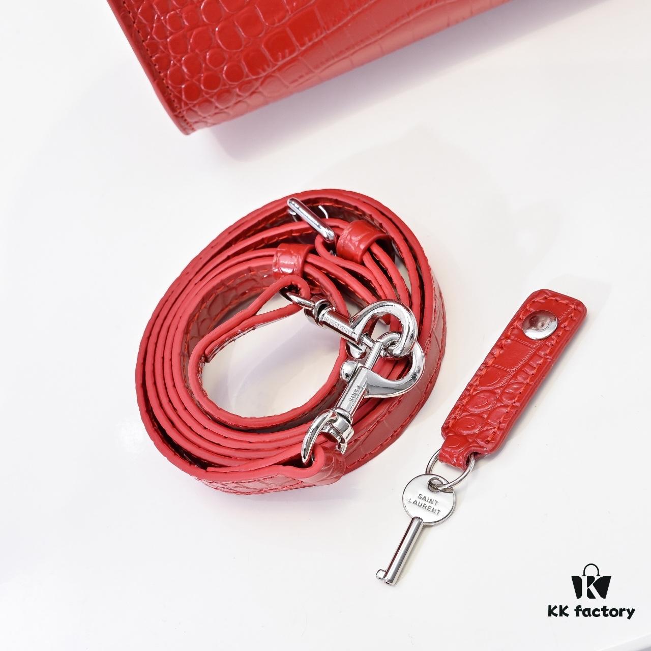 6930cb5d6e68136f4d9b032d Rose's Street Style Bag | YSL's Muse Has Perfect Taste
