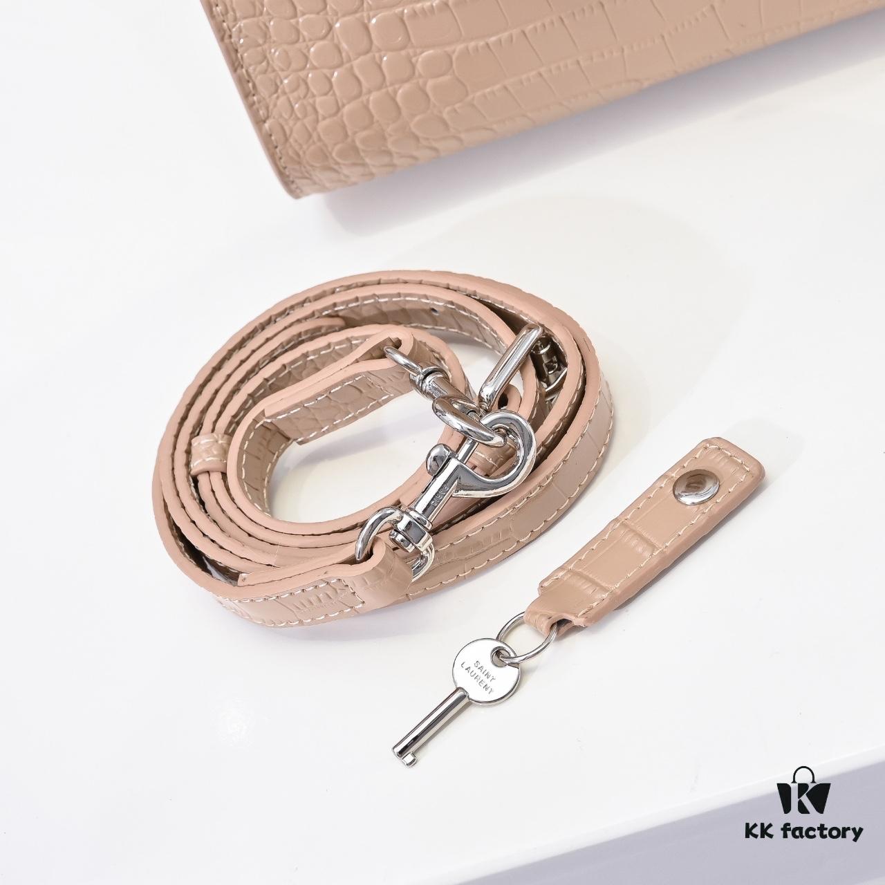 6930cb686e68136f4d9b033d Rose's Street Style Bag | YSL's Muse Inspires Fashion Trends