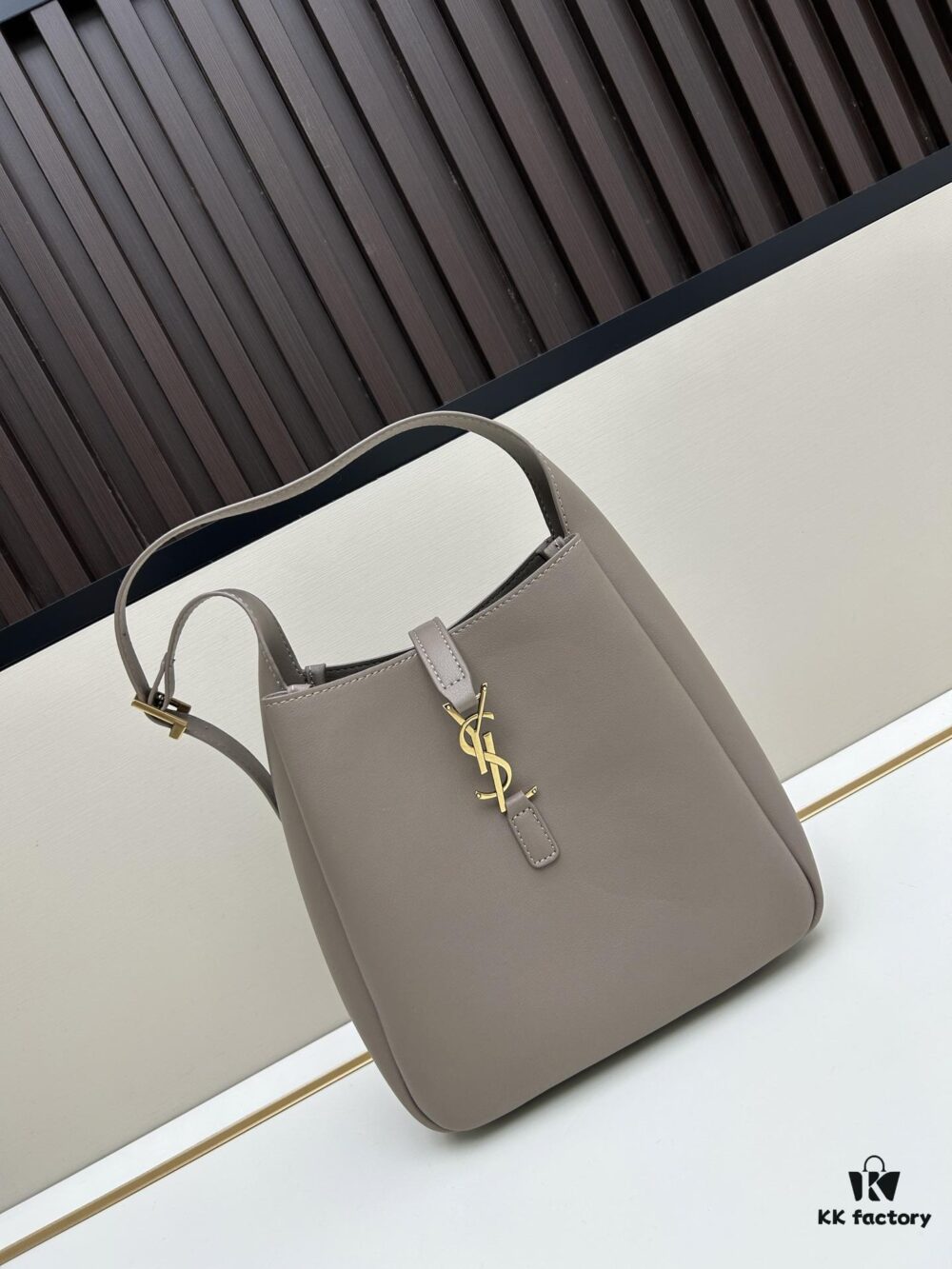 6930cb976e68136f4d9b038f New YSL Shoulder Bag, Soft Lambskin, Spacious and Stylish, Perfect for Daily Wear