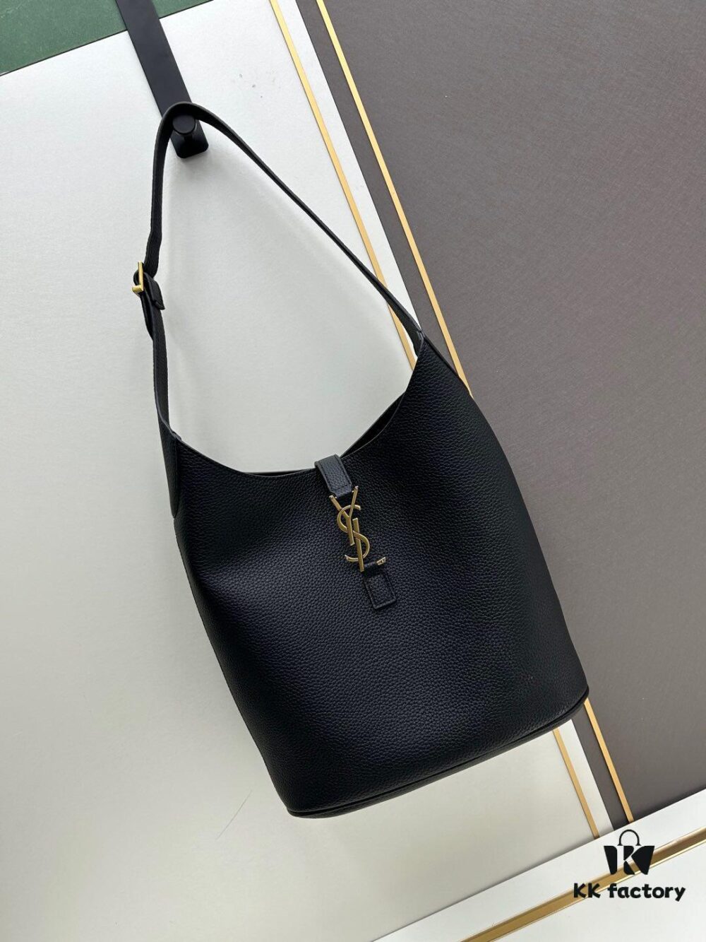6930cbbc6e68136f4d9b03be New Arrival 💰👜 Fashionable Large-Capacity HOBO Bucket Bag – Stylish and Modern with Unique Elegance