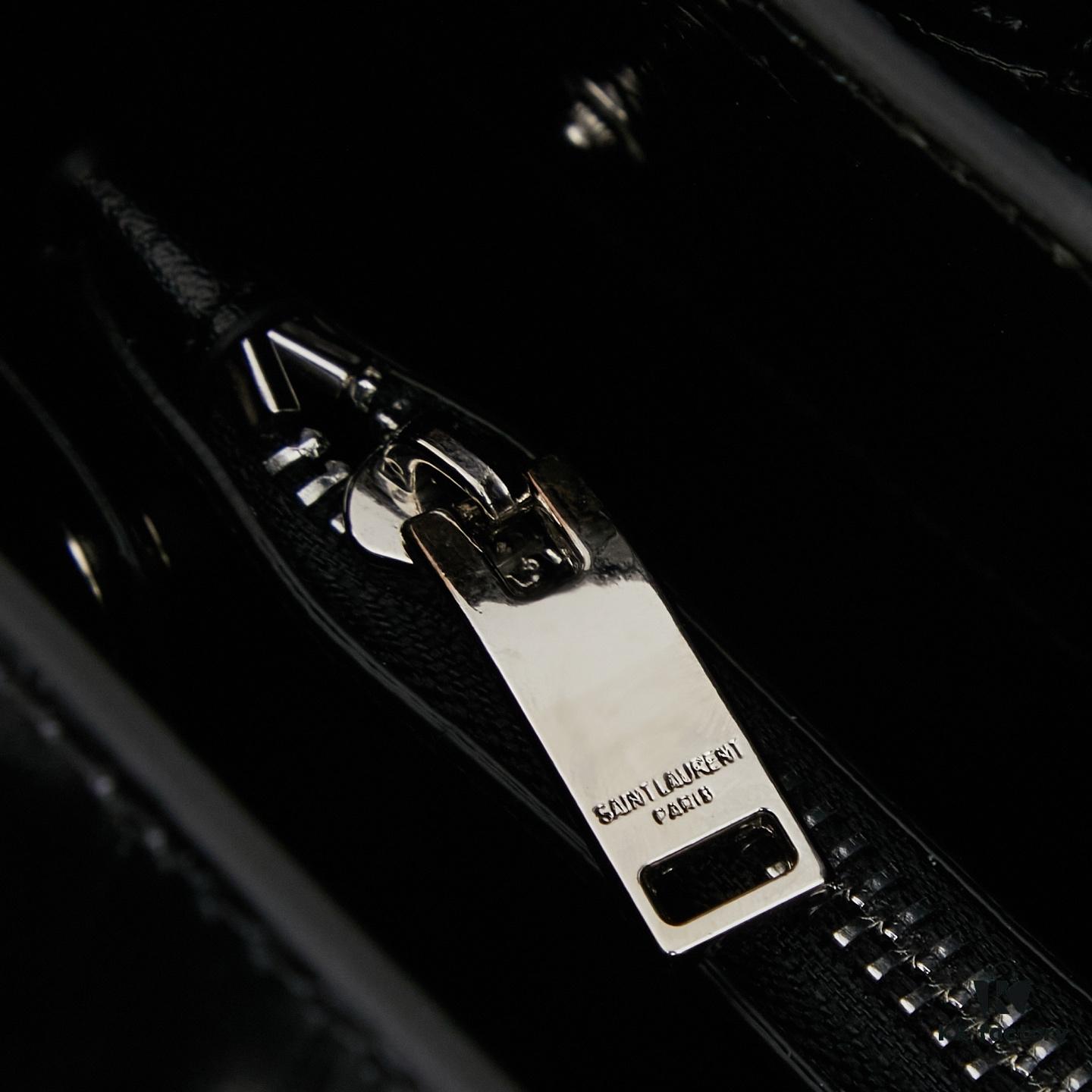 6930cc386e68136f4d9b0484 New Crocodile-Textured Kate Chain Bag – Rose's Streetwear Style, YSL-Inspired Luxury Look