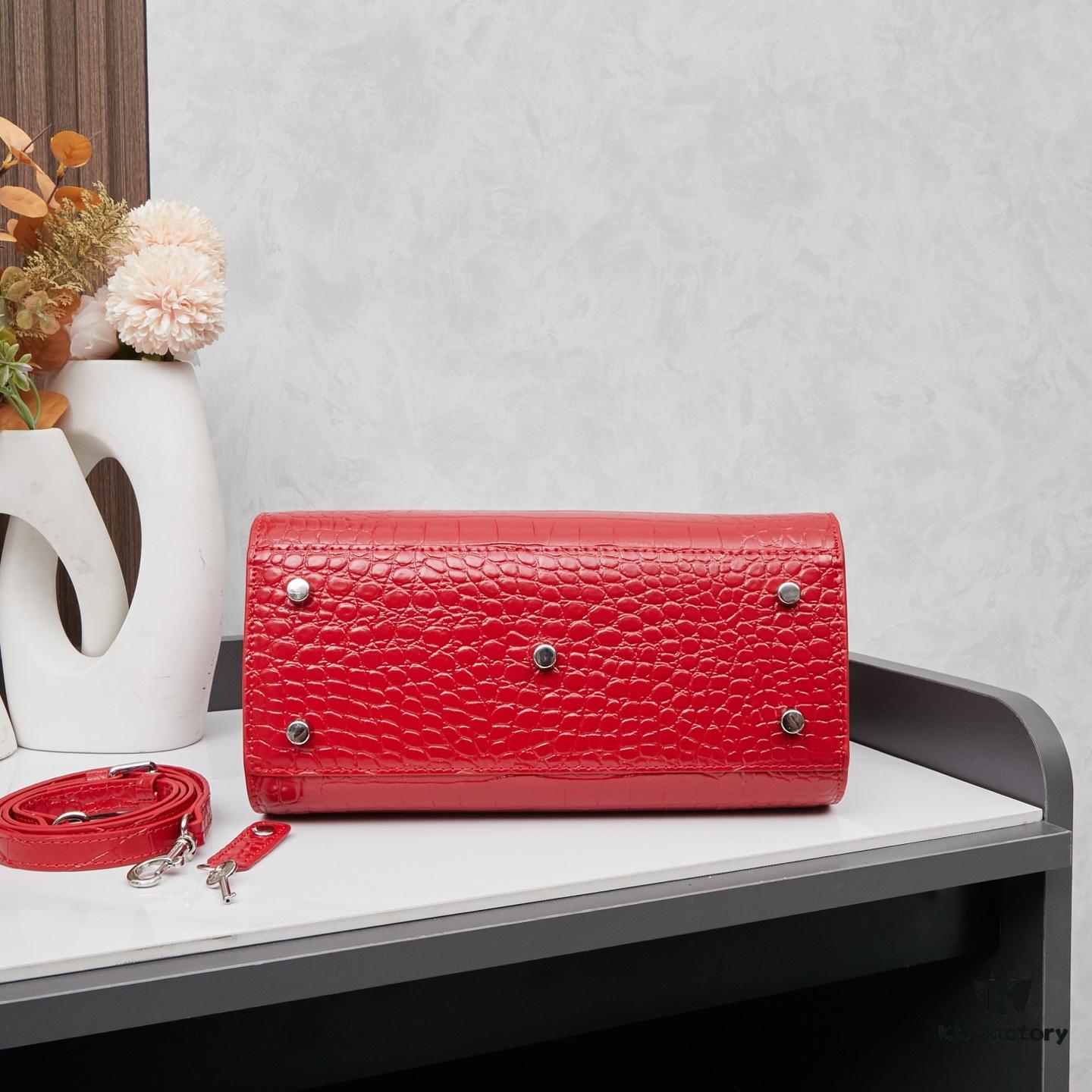6930cc5d6e68136f4d9b04b4 New Crocodile-Texture Rose-Inspired Street Style Bag | YSL's Celebrity Muse Inspired