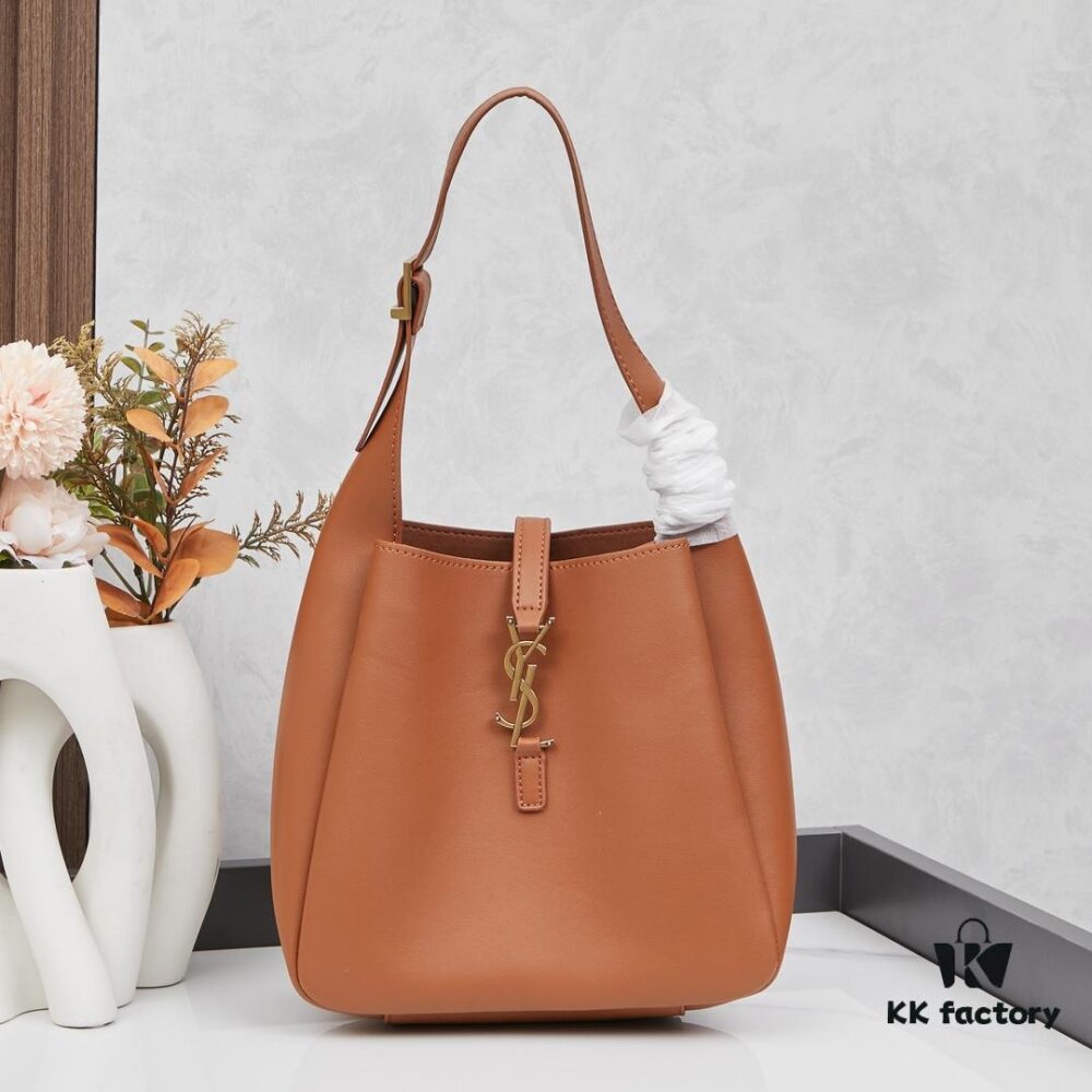 6930ccc16e68136f4d9b0576 New YSL Shoulder Bag, Versatile and Stylish