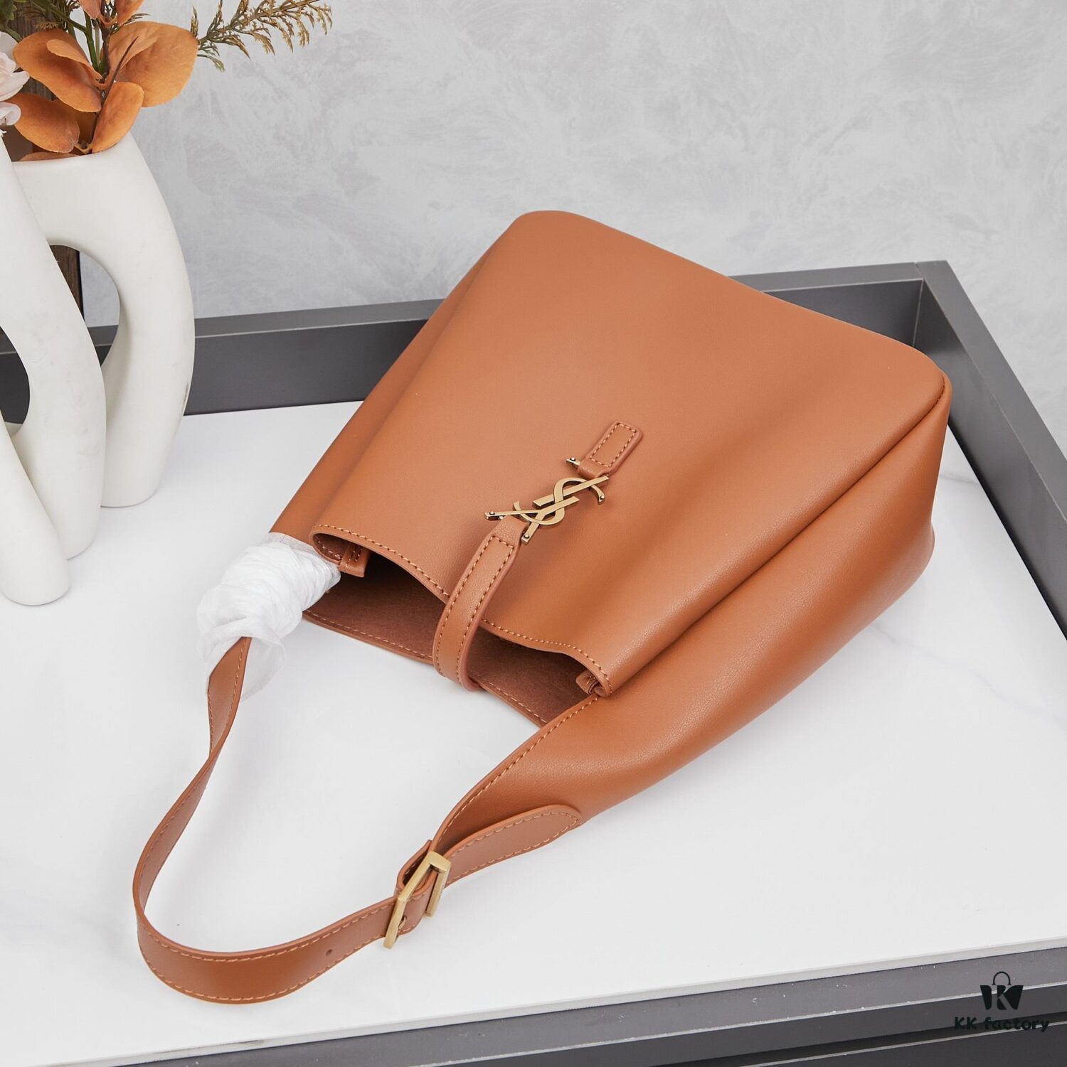 6930ccc66e68136f4d9b057f New YSL Shoulder Bag, Versatile and Stylish