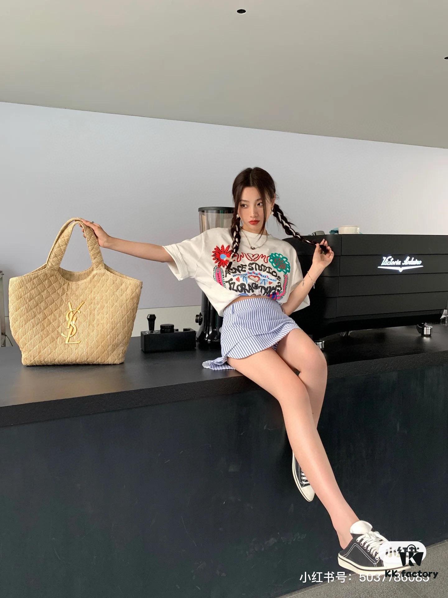6930cf606e68136f4d9b09cb New YSL Oversized Logo Quilted Tote Bag