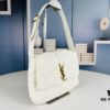 6930cf876e68136f4d9b0a0a New Arrival with Box 💰 From Rosé's Back View, See How Beautiful the YSL Trapezoid Shoulder Bag Is! ||| Gold Logo + Diamond Quilted Trapezoidal Silhouette