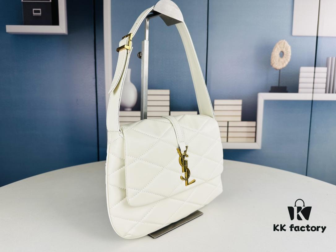 6930cf876e68136f4d9b0a0a New Arrival with Box 💰 From Rosé's Back View, See How Beautiful the YSL Trapezoid Shoulder Bag Is! ||| Gold Logo + Diamond Quilted Trapezoidal Silhouette