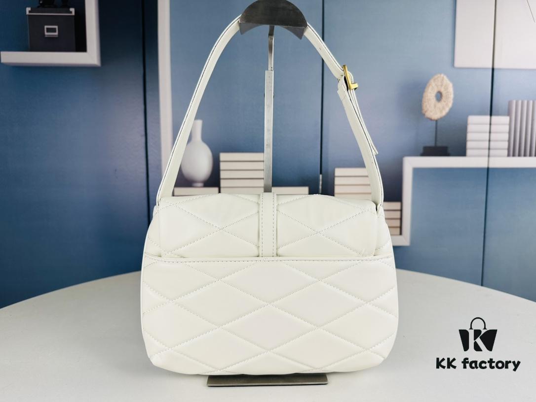 6930cf886e68136f4d9b0a0c New Arrival with Box 💰 From Rosé's Back View, See How Beautiful the YSL Trapezoid Shoulder Bag Is! ||| Gold Logo + Diamond Quilted Trapezoidal Silhouette