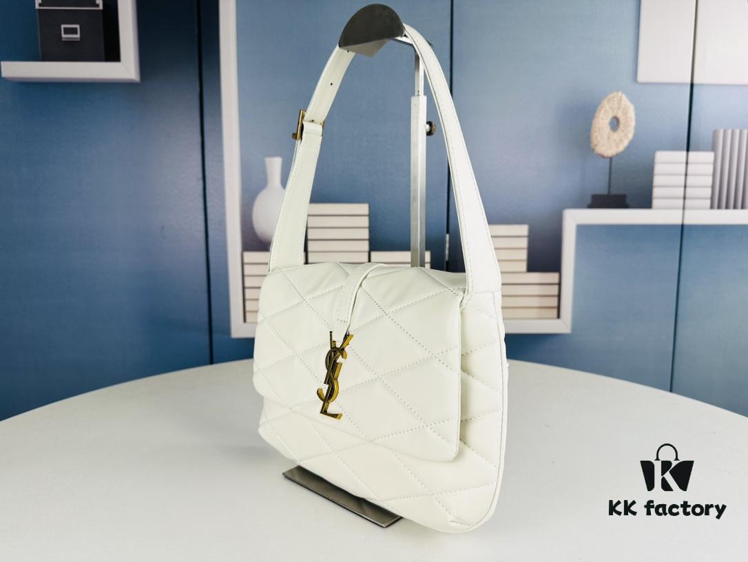 6930cf8f6e68136f4d9b0a17 New Arrival with Box 💰 From Rosé's Back View, See How Beautiful the YSL Trapezoid Shoulder Bag Is! ||| Gold Logo + Diamond Quilted Trapezoidal Silhouette