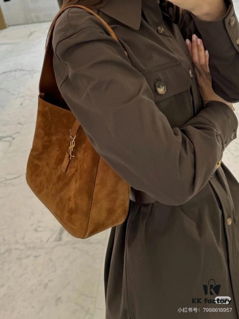 6930d0246e68136f4d9b0b00 Large-sized New Arrival with Box – This Matte Brown-Gold Oversized Bag Exudes Autumn-Winter Charm and Is Simply Irresistible!