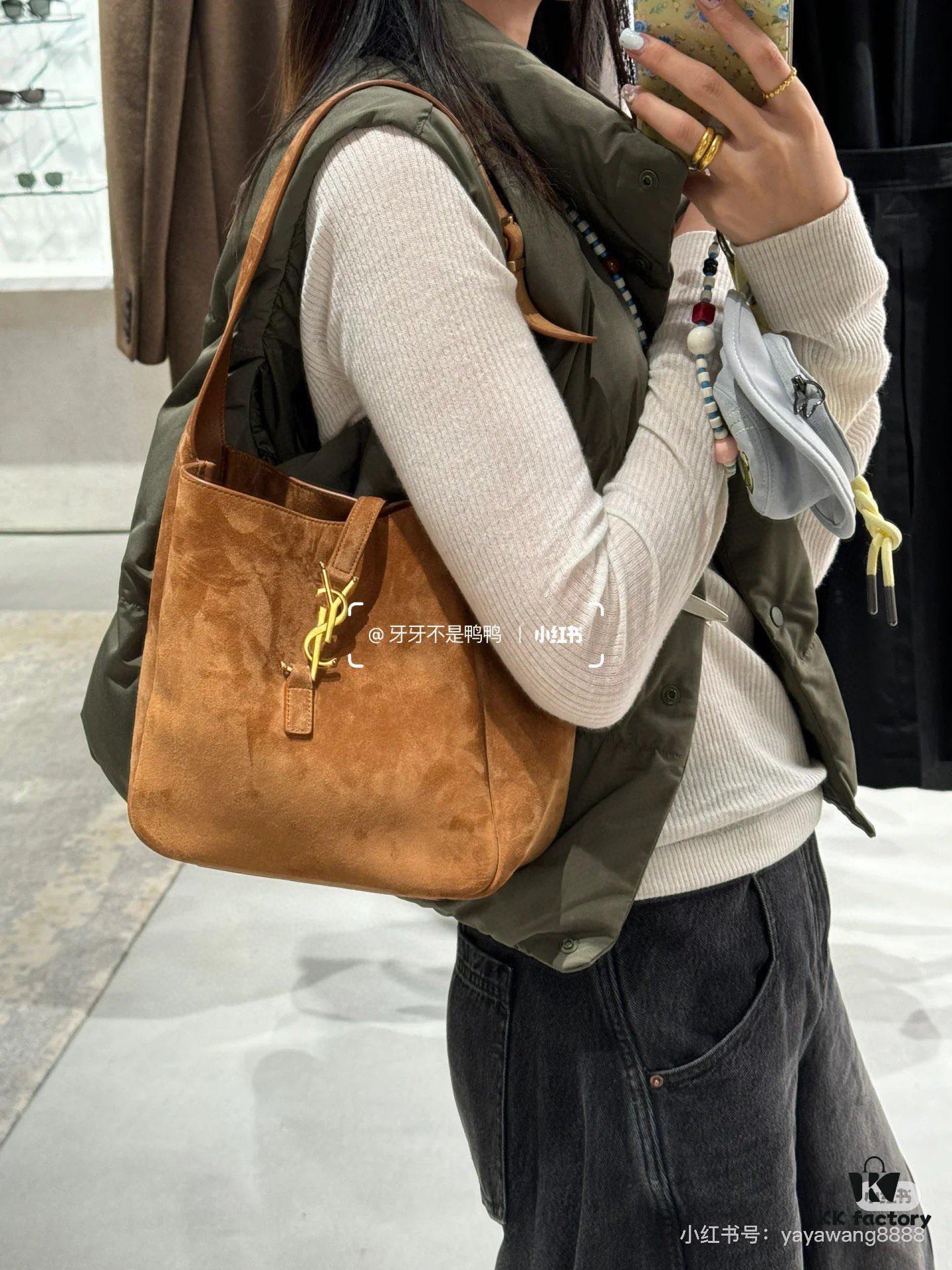 6930d0286e68136f4d9b0b07 Large-sized New Arrival with Box – This Matte Brown-Gold Oversized Bag Exudes Autumn-Winter Charm and Is Simply Irresistible!