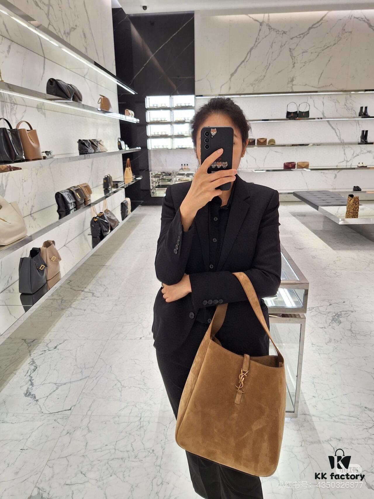 6930d02a6e68136f4d9b0b0a Large-sized New Arrival with Box – This Matte Brown-Gold Oversized Bag Exudes Autumn-Winter Charm and Is Simply Irresistible!