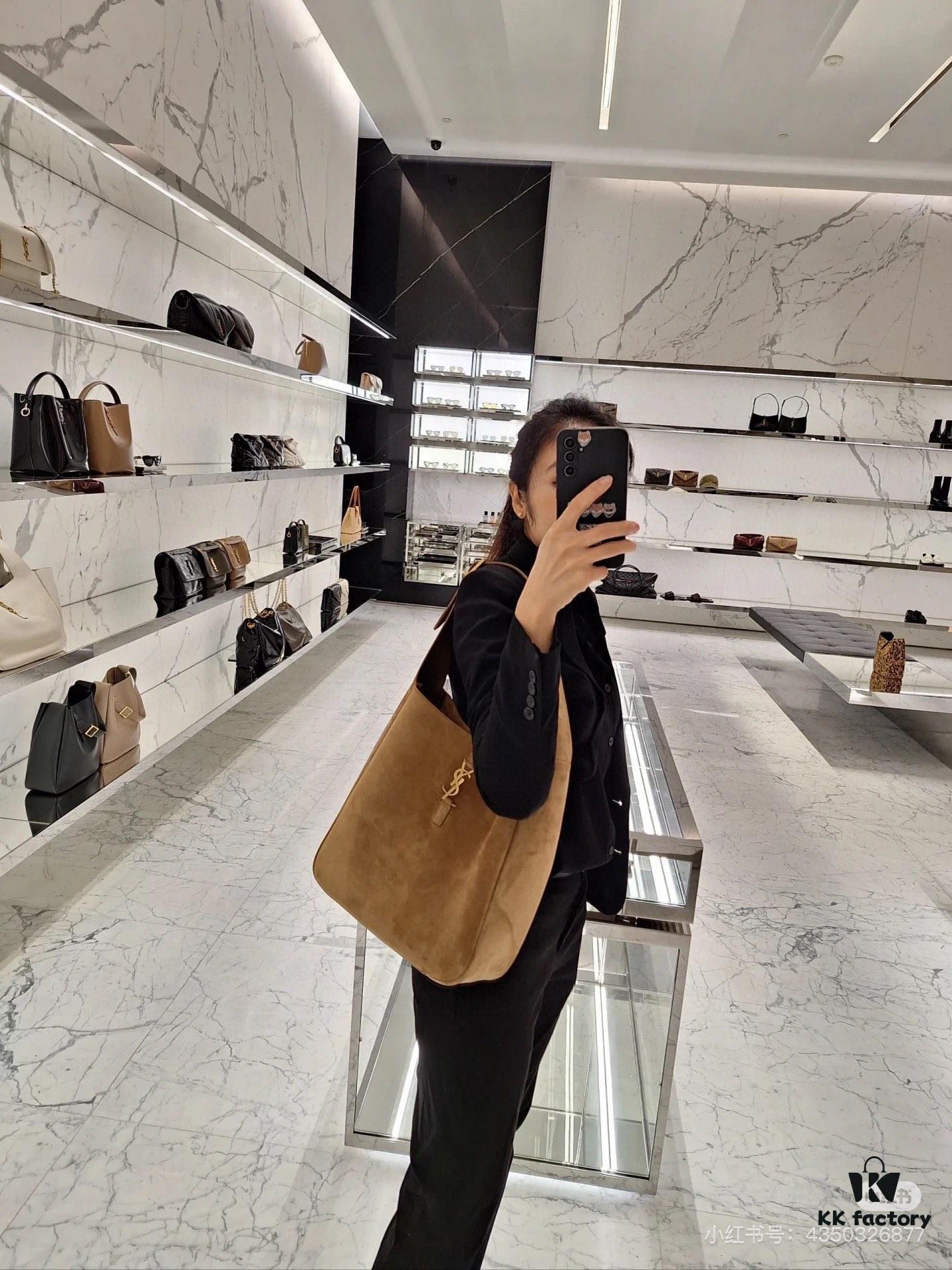 6930d02b6e68136f4d9b0b0c Large-sized New Arrival with Box – This Matte Brown-Gold Oversized Bag Exudes Autumn-Winter Charm and Is Simply Irresistible!