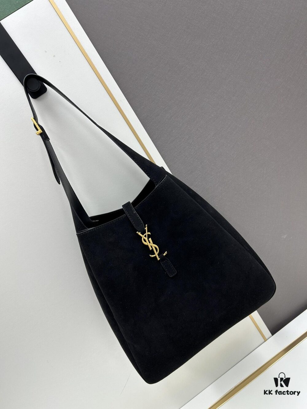 6930d02d6e68136f4d9b0b0e Large-sized New Arrival with Box – Exquisitely Beautiful Brown-Gold Matte Shoulder Bag Perfect for Autumn and Winter