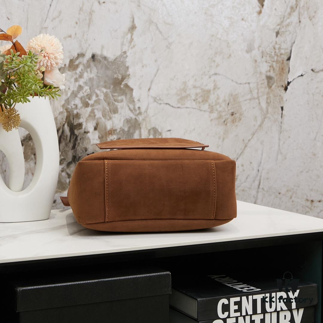 6930d08e6e68136f4d9b0b94 Small-sized New Arrival with Box – Exquisitely Beautiful Brown and Gold Matte Bag, Perfect for Autumn and Winter