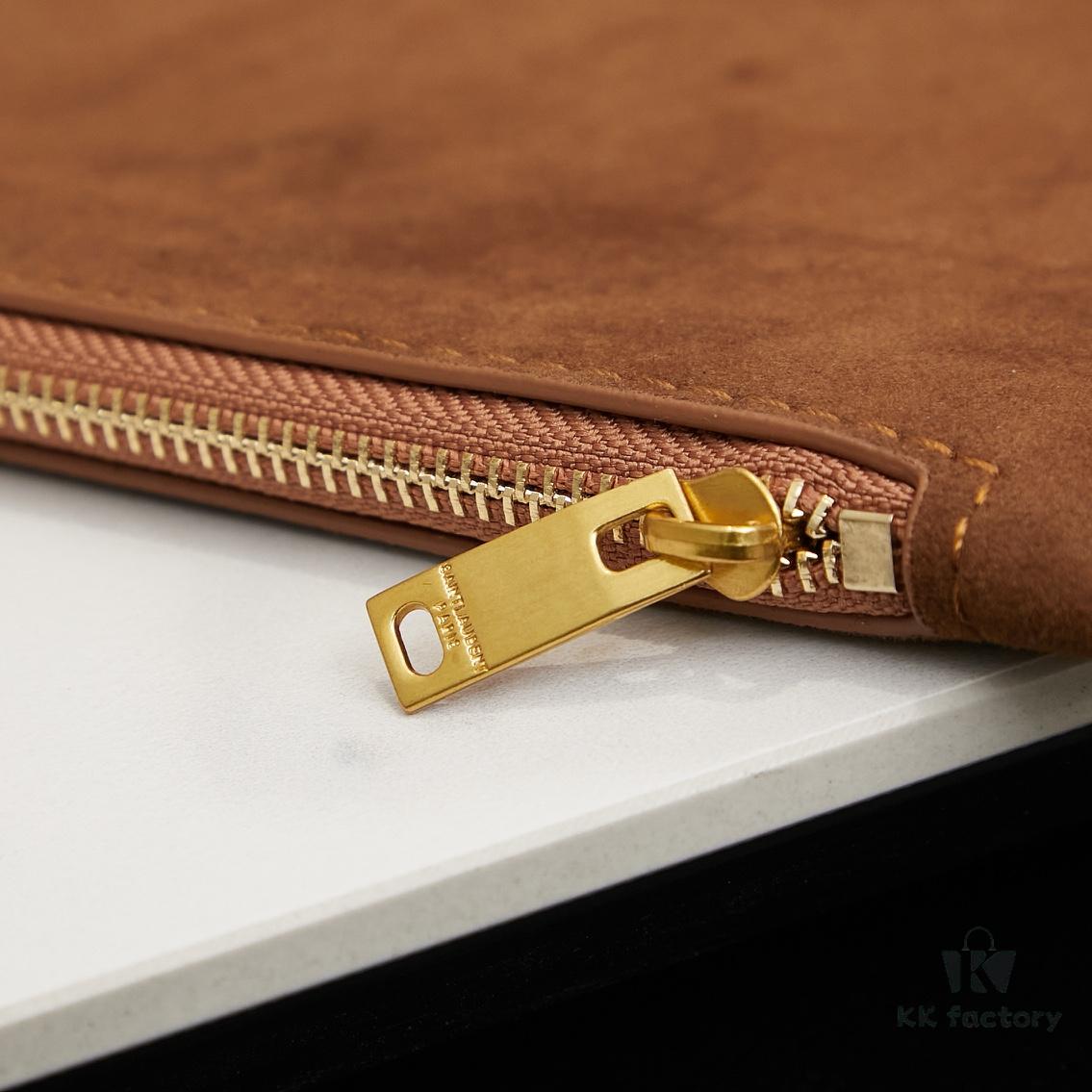 6930d09b6e68136f4d9b0ba9 Large-sized New Arrival with Box – A Beautiful Brown-Gold Matte Bag Perfect for Autumn and Winter