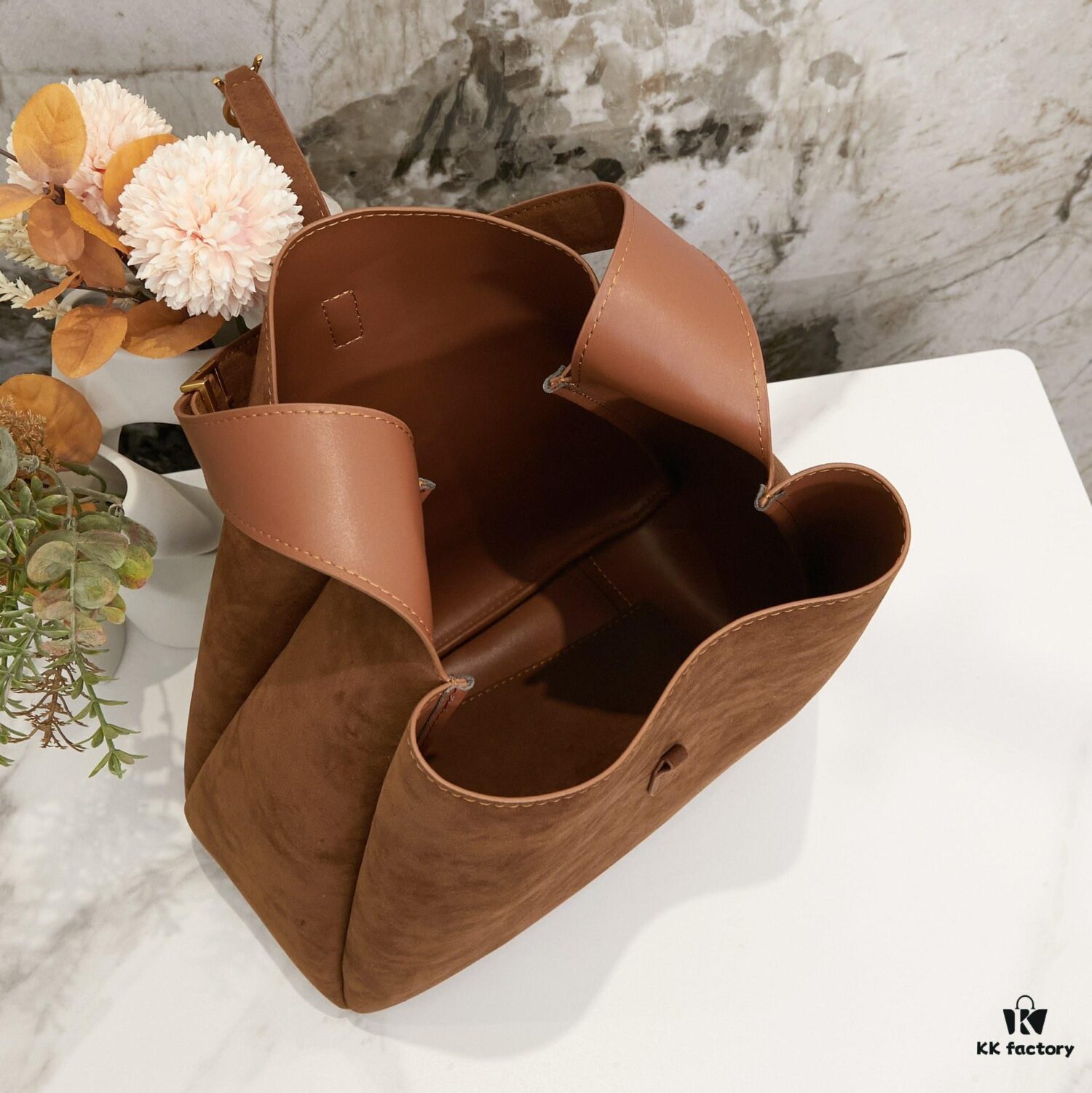 6930d09d6e68136f4d9b0baf Large-sized New Arrival with Box – A Beautiful Brown-Gold Matte Bag Perfect for Autumn and Winter