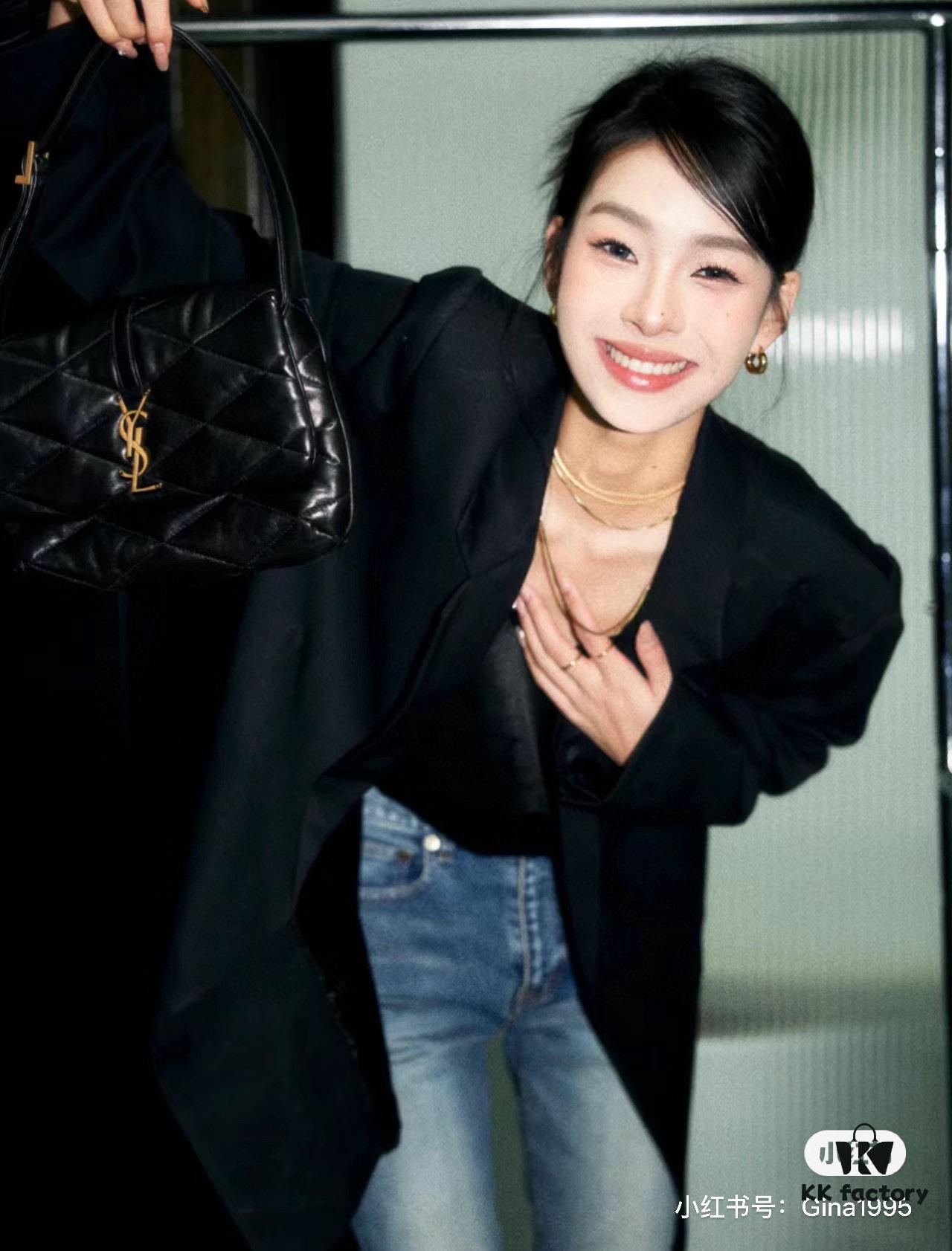 6930d28c6e68136f4d9b0ebe New Arrival with Box 💰 See How Beautiful the YSL Trapezoid Shoulder Bag Looks from Rosé's Back View!