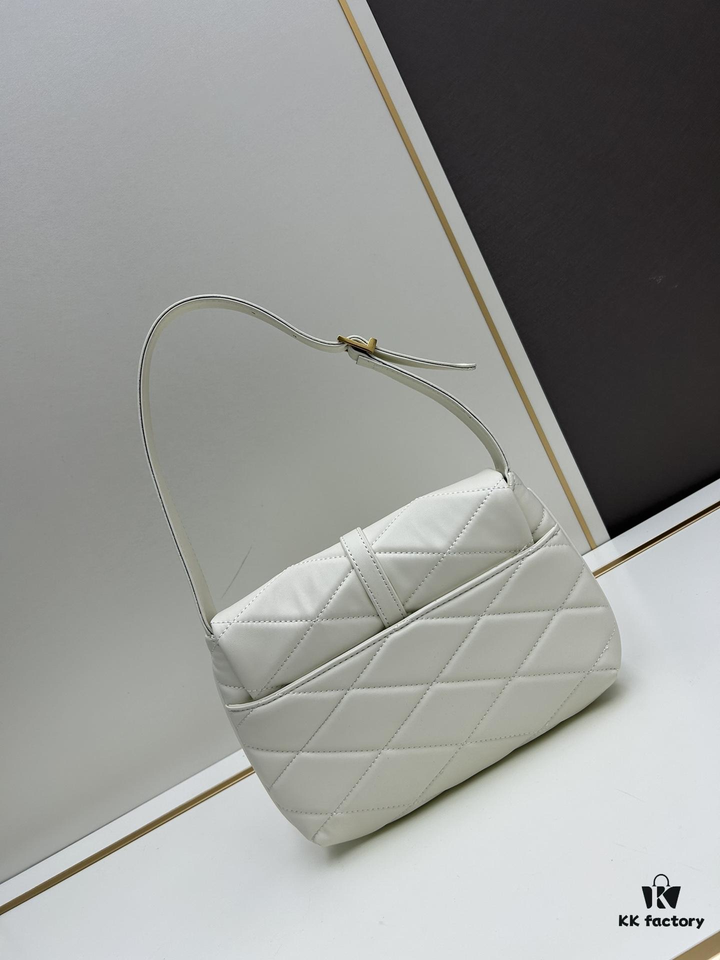 6930d28e6e68136f4d9b0ebf New Arrival with Box 💰 From Rosé's Back View, See How Beautiful the YSL Trapezoid Shoulder Bag Is! ||| Gold Logo + Diamond Quilting Trapezoidal Silhouette