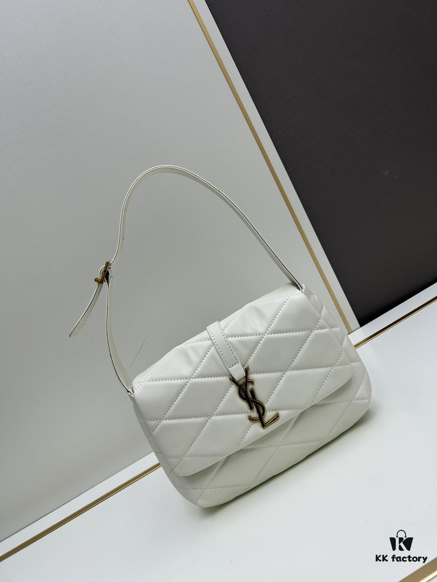 6930d28e6e68136f4d9b0ec0 New Arrival with Box 💰 From Rosé's Back View, See How Beautiful the YSL Trapezoid Shoulder Bag Is! ||| Gold Logo + Diamond Quilting Trapezoidal Silhouette