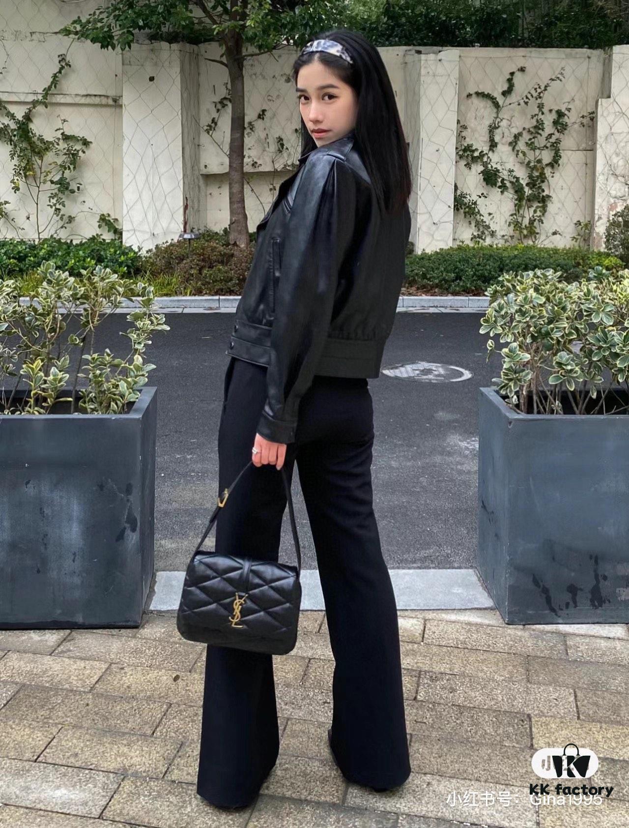 6930d28f6e68136f4d9b0ec1 New Arrival with Box 💰 See How Beautiful the YSL Trapezoid Shoulder Bag Looks from Rosé's Back View!