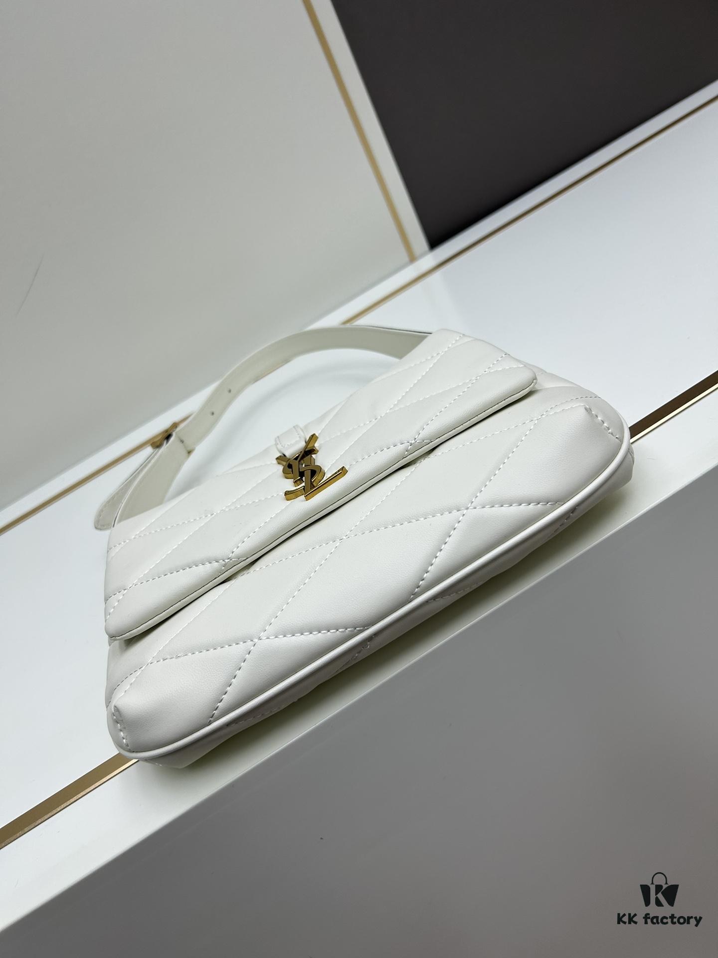 6930d2916e68136f4d9b0ec3 New Arrival with Box 💰 From Rosé's Back View, See How Beautiful the YSL Trapezoid Shoulder Bag Is! ||| Gold Logo + Diamond Quilting Trapezoidal Silhouette