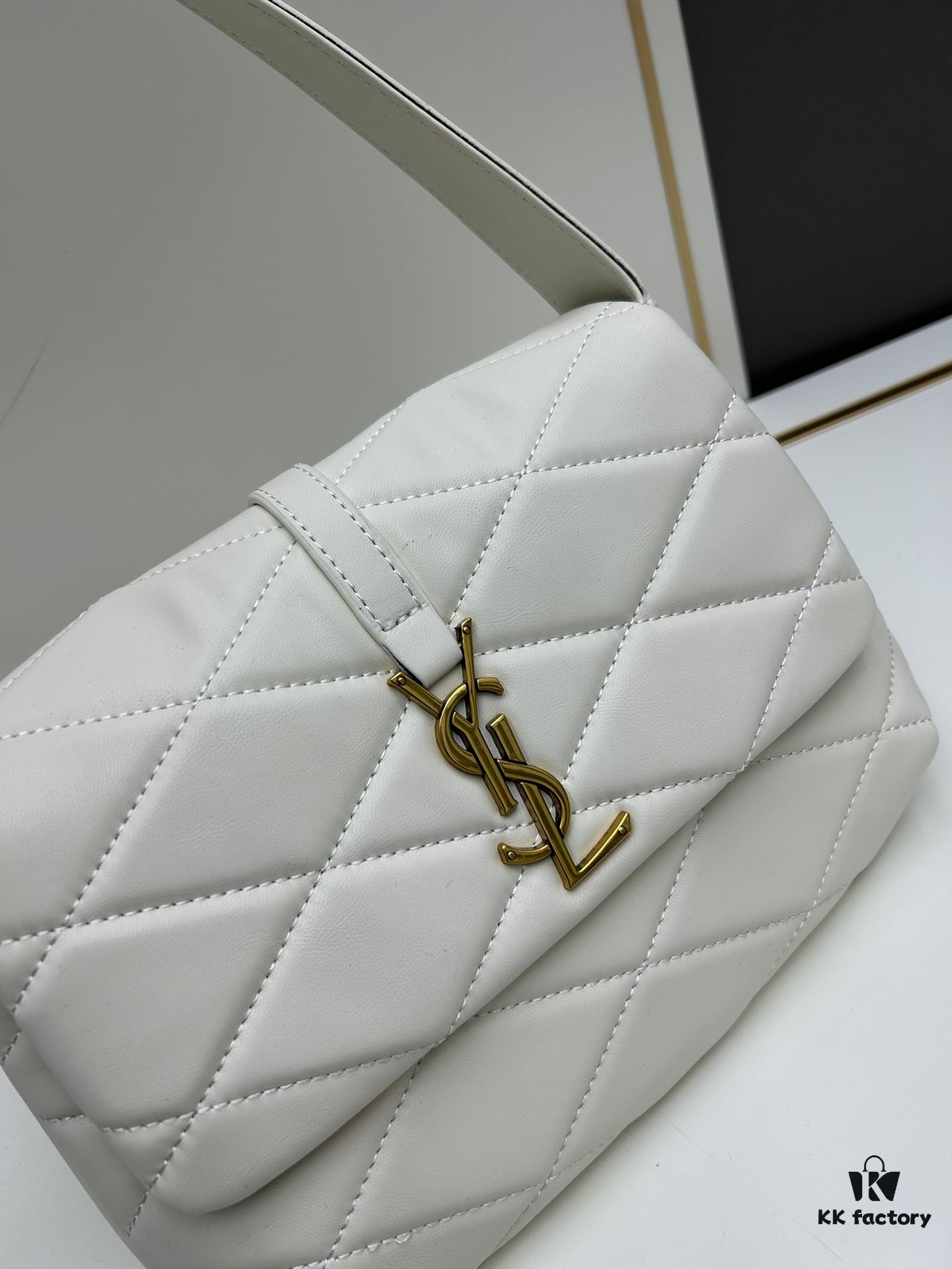 6930d2926e68136f4d9b0ec5 New Arrival with Box 💰 From Rosé's Back View, See How Beautiful the YSL Trapezoid Shoulder Bag Is! ||| Gold Logo + Diamond Quilting Trapezoidal Silhouette