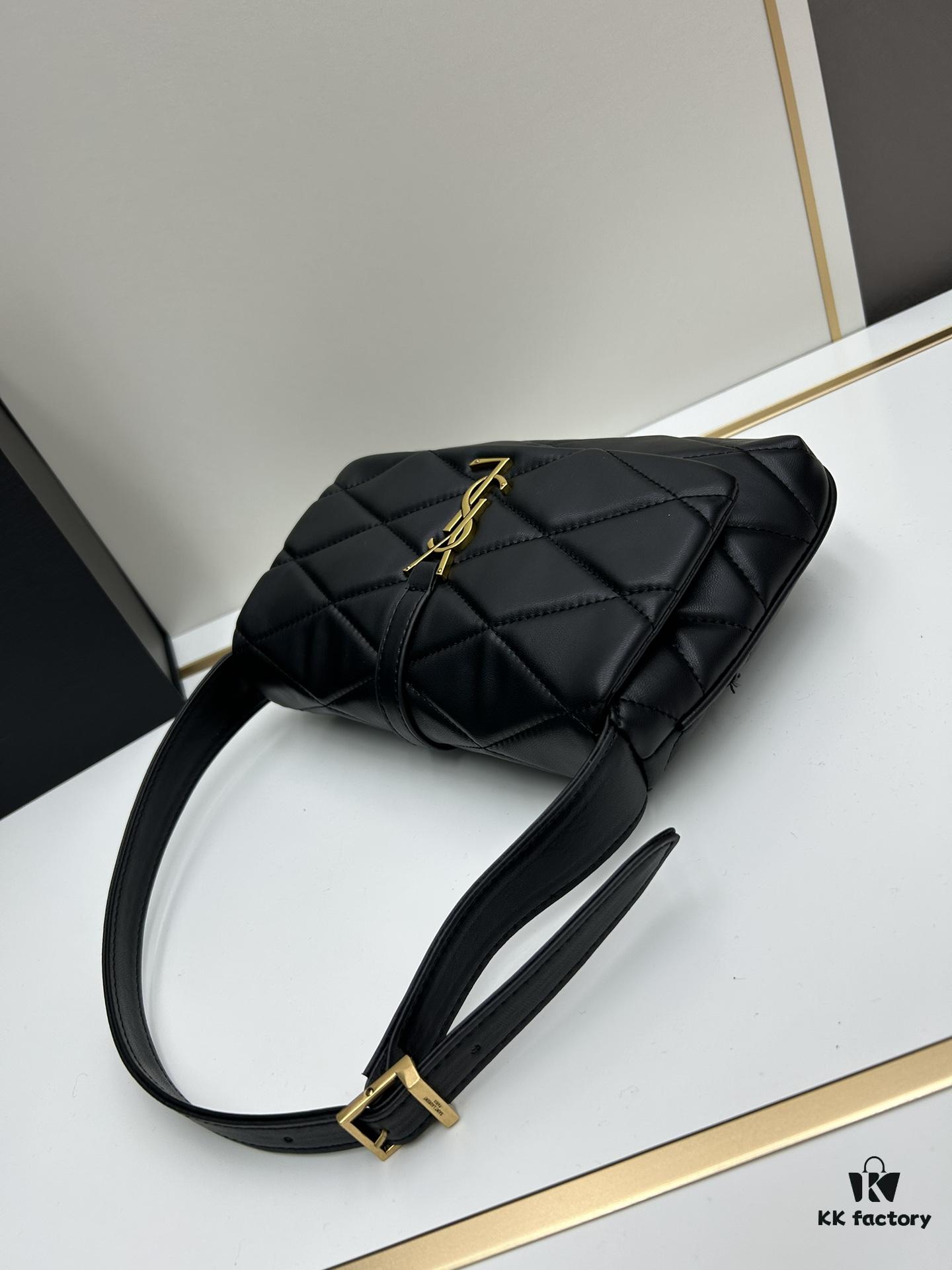 6930d2976e68136f4d9b0ecc New Arrival with Box 💰 From Rosé's Back View, See How Beautiful the YSL Trapezoid Shoulder Bag Is! ||| Gold Logo + Diamond Quilted Trapezoidal Silhouette