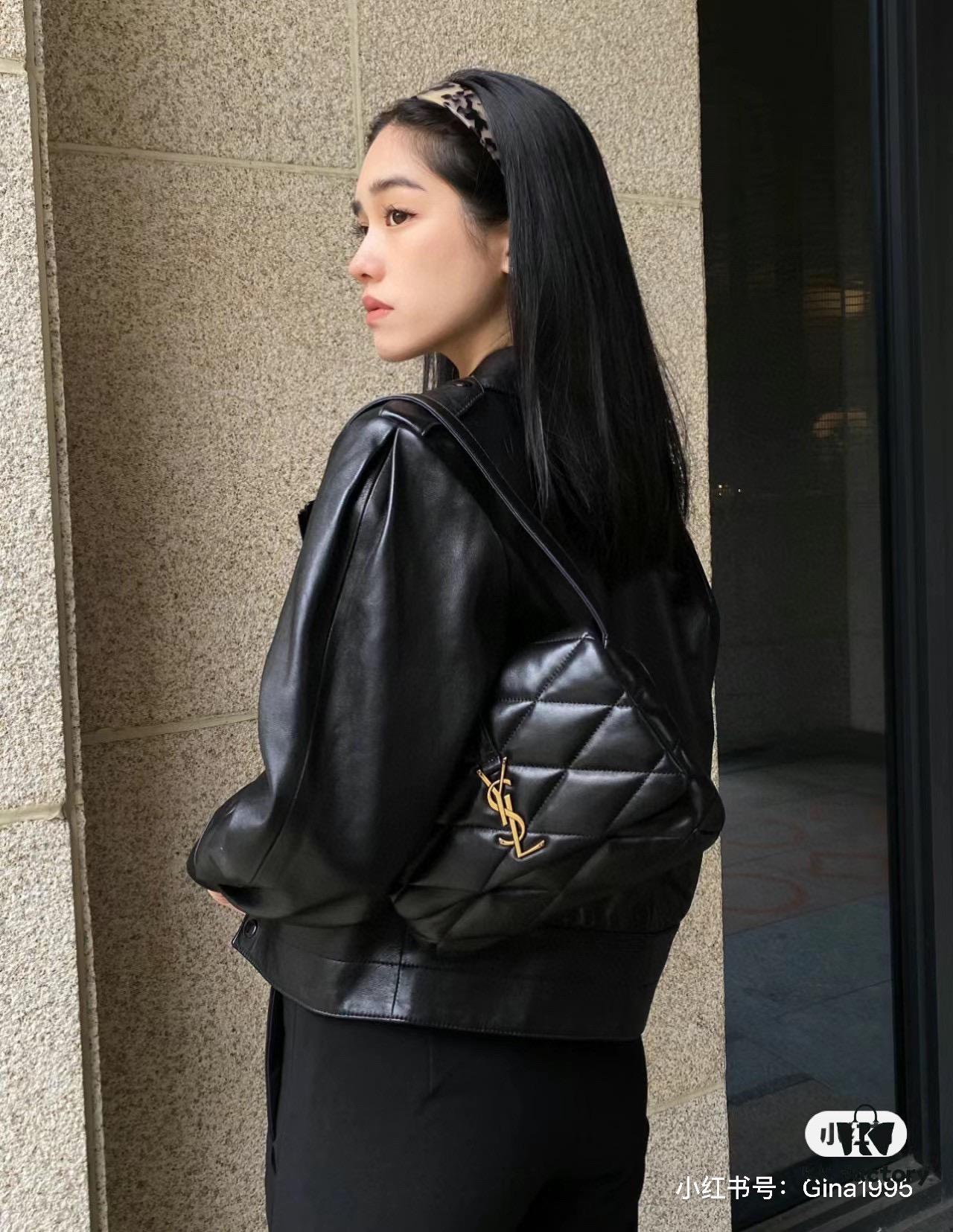 6930d2996e68136f4d9b0ecf New Arrival with Box 💰 See How Beautiful the YSL Trapezoid Shoulder Bag Looks from Rosé's Back View!