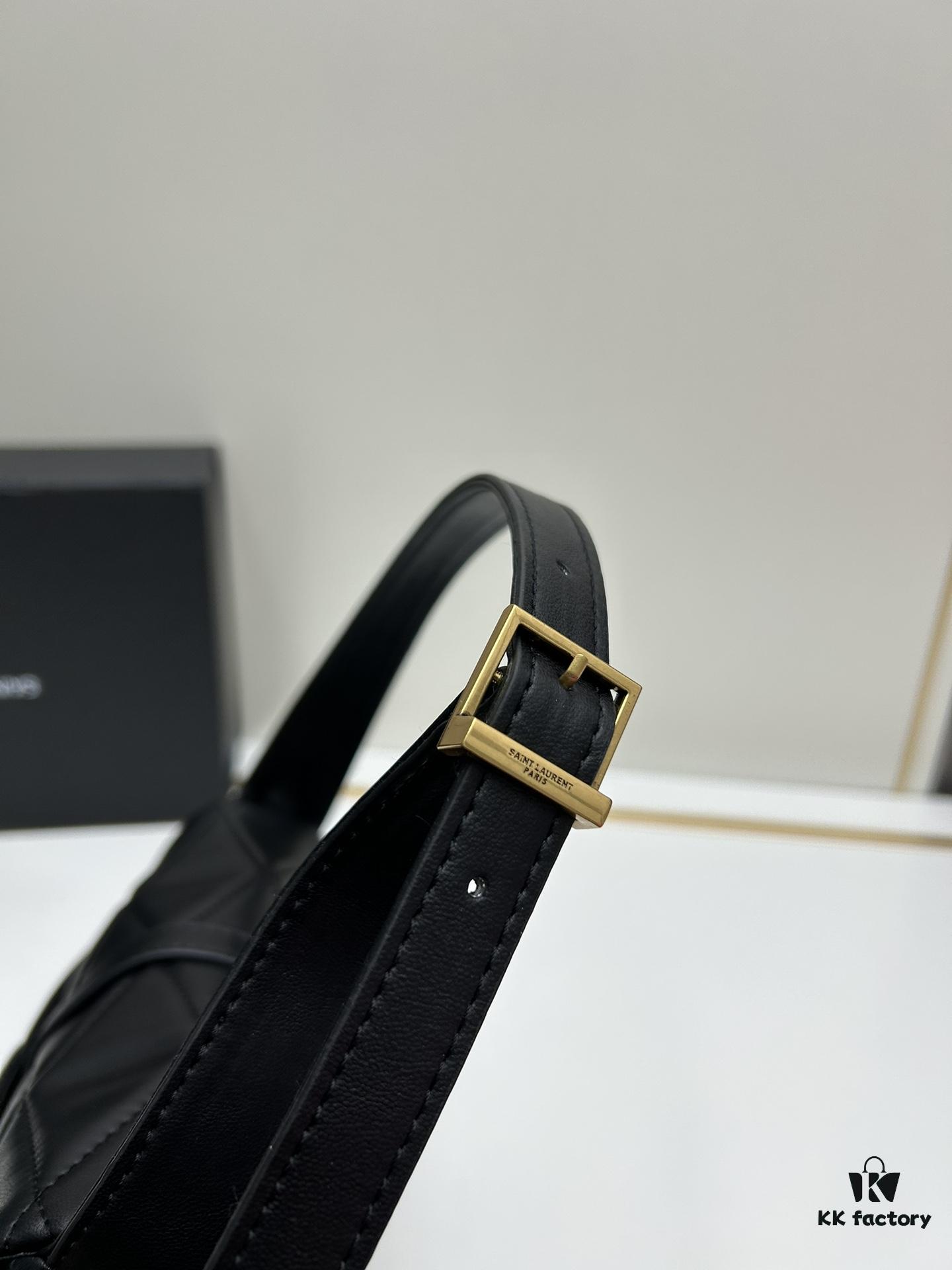 6930d2996e68136f4d9b0ed0 New Arrival with Box 💰 From Rosé's Back View, See How Beautiful the YSL Trapezoid Shoulder Bag Is! ||| Gold Logo + Diamond Quilted Trapezoidal Silhouette