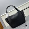 6930d2f66e68136f4d9b0f65 YSL Latest Bea Tote Bag for Fall-Winter 320 Bestseller