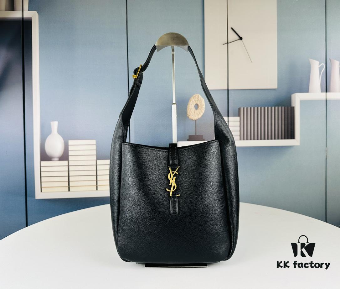 6930d59c6e68136f4d9b1330 New Arrival Those Years Following Rosé's Hobo Bag ||| If Jamie is Rosé's princess, Icare is the queen of Rosé's large bags 🫅