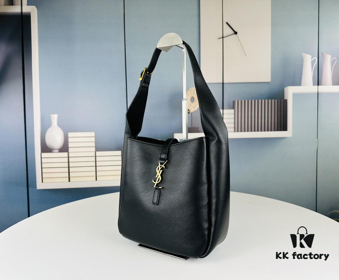 6930d59c6e68136f4d9b1331 New Arrival Those Years Following Rosé's Hobo Bag ||| If Jamie is Rosé's princess, Icare is the queen of Rosé's large bags 🫅