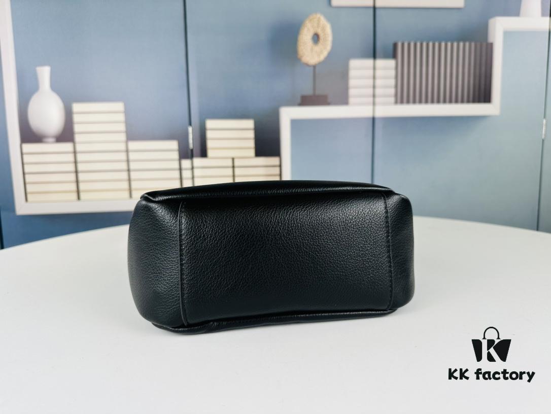 6930d5a06e68136f4d9b1336 New Arrival Those Years Following Rosé's Hobo Bag ||| If Jamie is Rosé's princess, Icare is the queen of Rosé's large bags 🫅