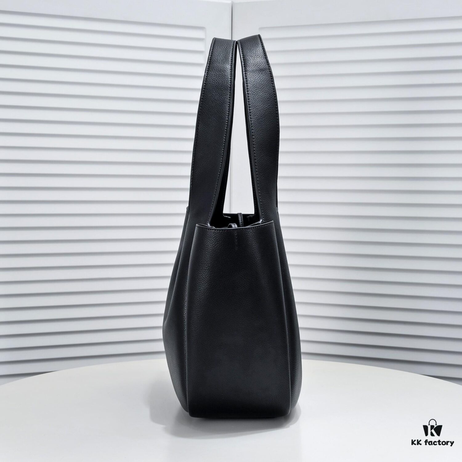 6930d5df6e68136f4d9b1392 YSL Latest Bea Tote Bag Autumn Winter Bestseller