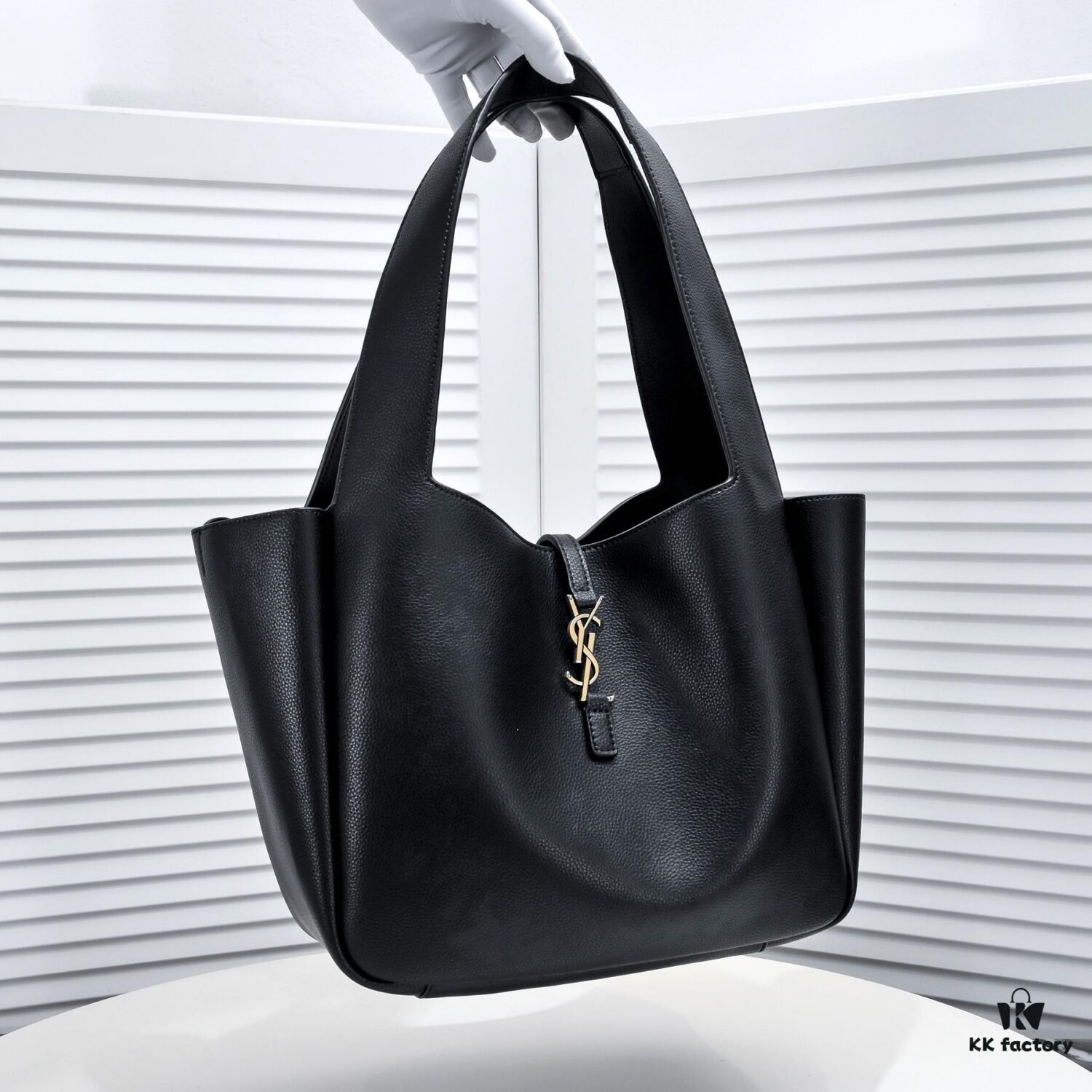 6930d5e16e68136f4d9b1395 YSL Latest Bea Tote Bag Autumn Winter Bestseller