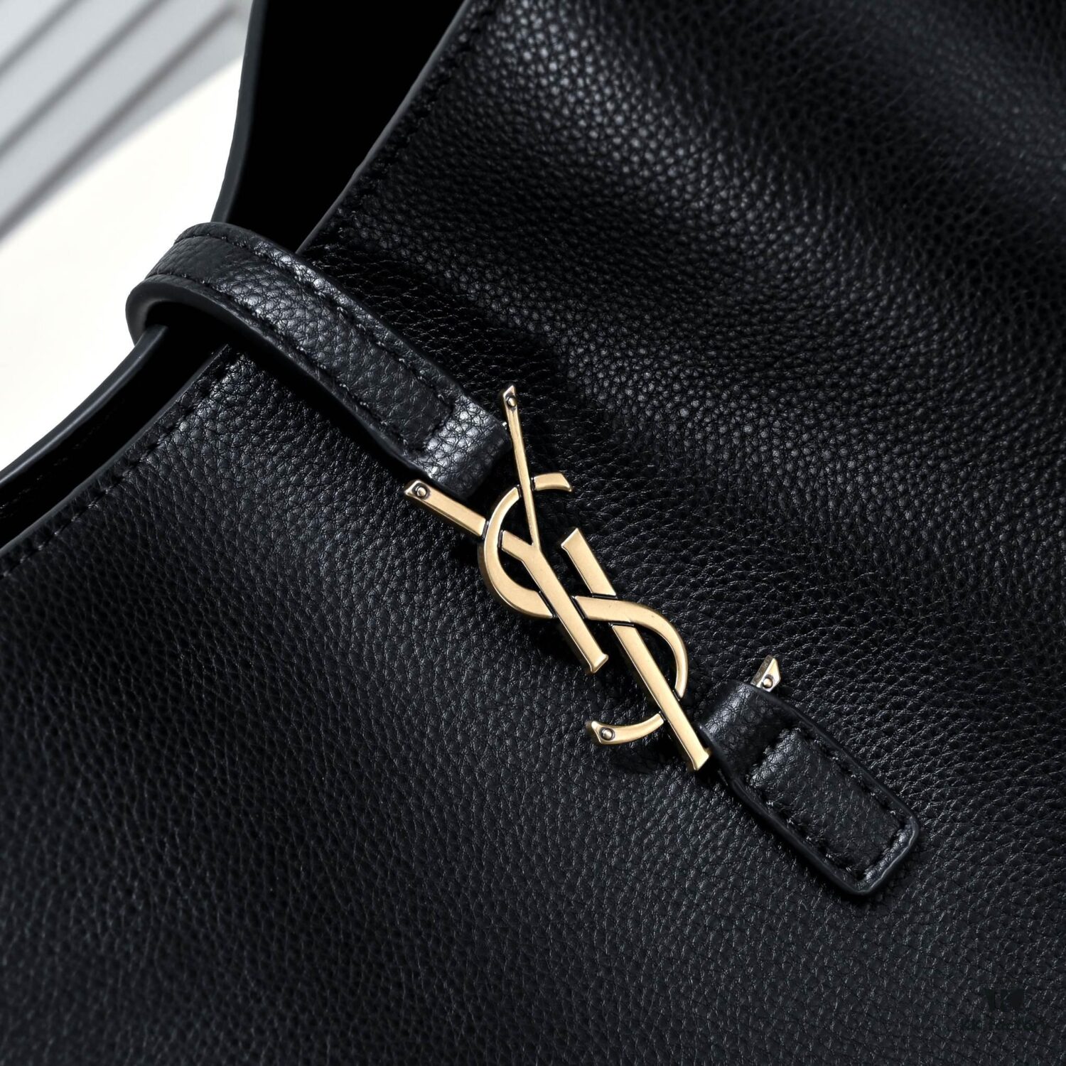 6930d5e16e68136f4d9b1396 YSL Latest Bea Tote Bag Autumn Winter Bestseller