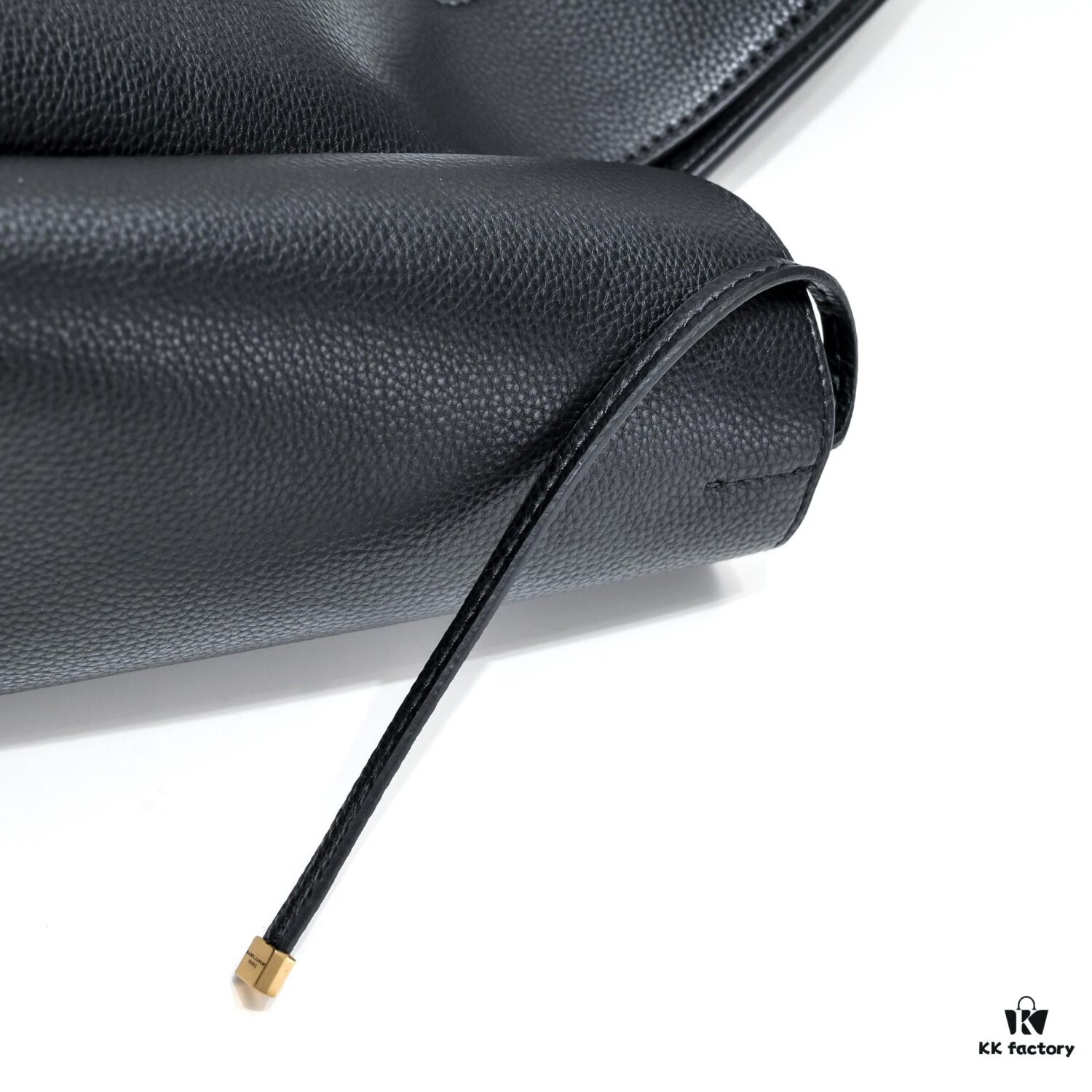 6930d5e26e68136f4d9b1397 YSL Latest Bea Tote Bag Autumn Winter Bestseller