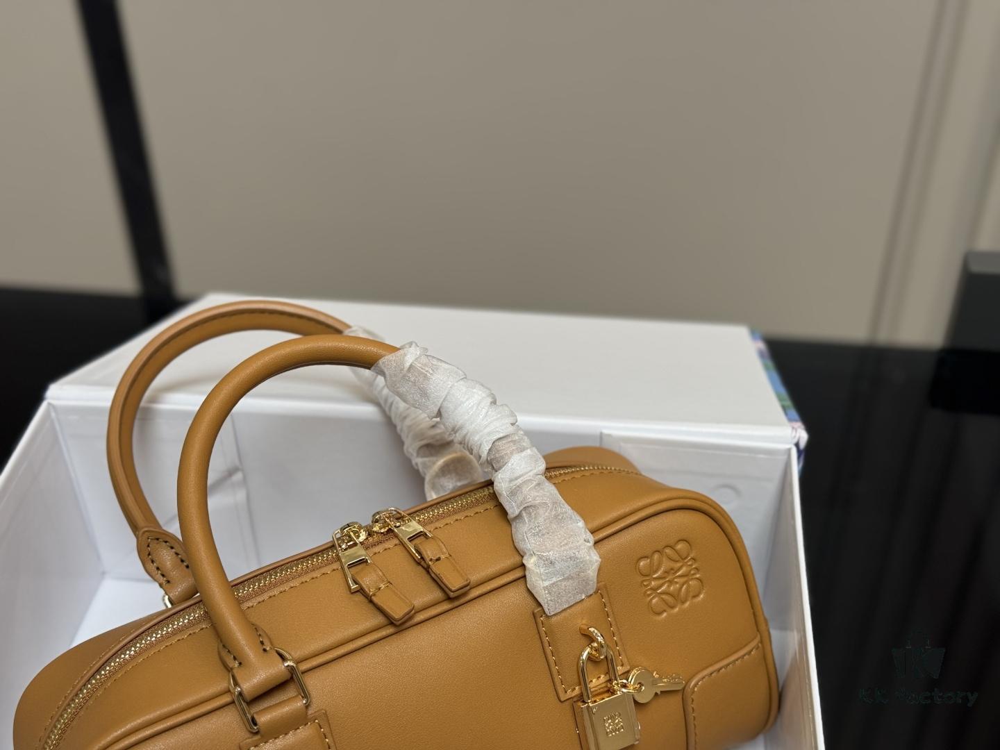 6930d6d46e68136f4d9b1519 Loewe Bowling Bag / Briefcase Style Handbag