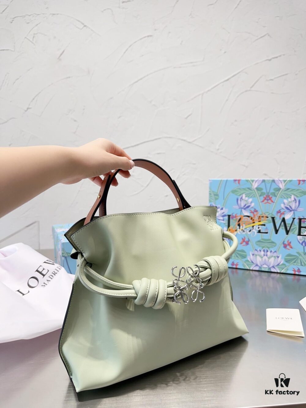 6930d72c6e68136f4d9b15a2 Loewe LOEWE Women's Bucket Bag Shoulder Crossbody Bag