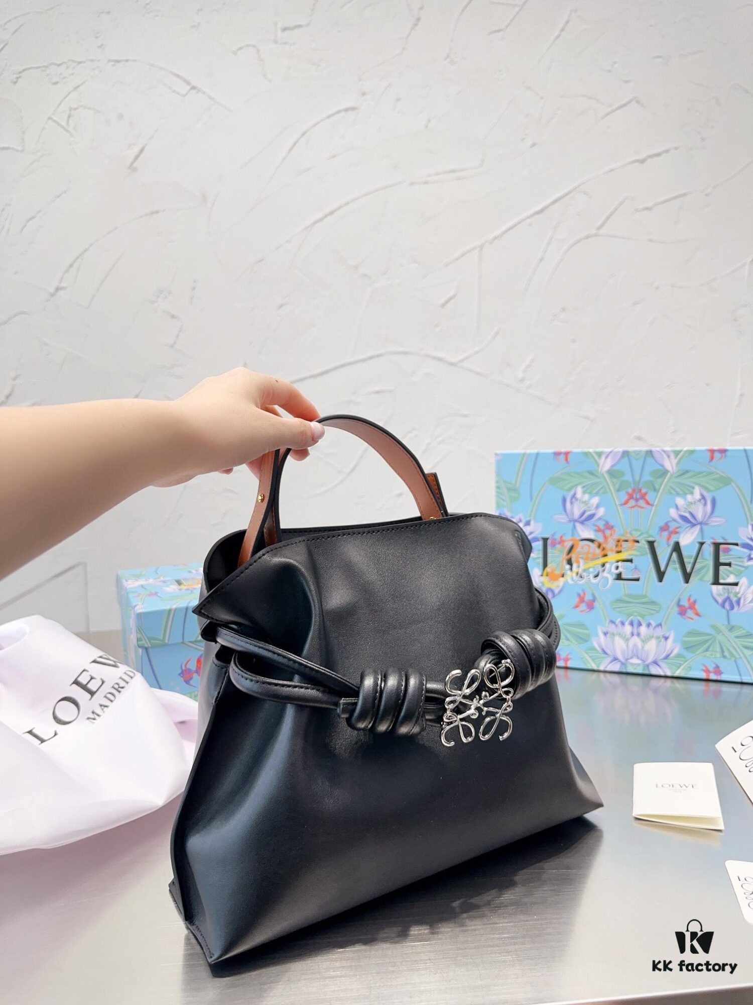 6930d72d6e68136f4d9b15a3 Loewe Women's Bucket Bag Shoulder Crossbody Bag