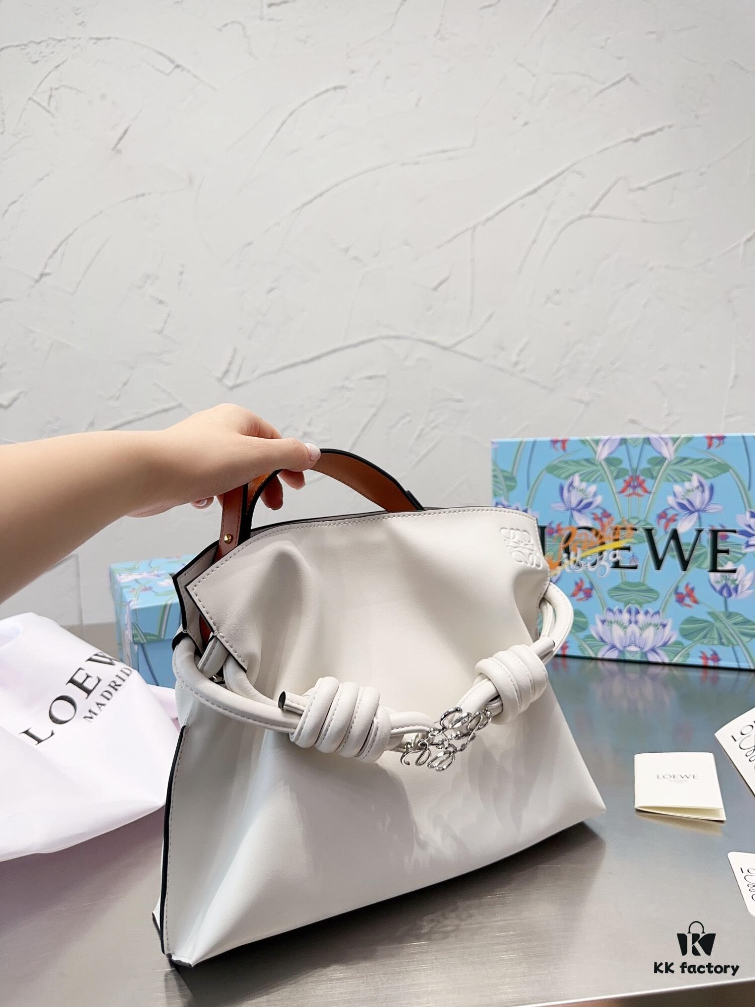 6930d72e6e68136f4d9b15a5 Loewe Women's Bucket Bag Shoulder Crossbody Bag
