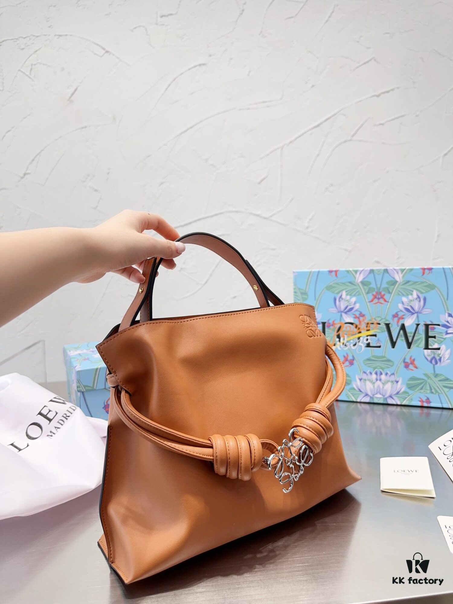 6930d72f6e68136f4d9b15a7 Loewe Women's Bucket Bag Shoulder Crossbody Bag