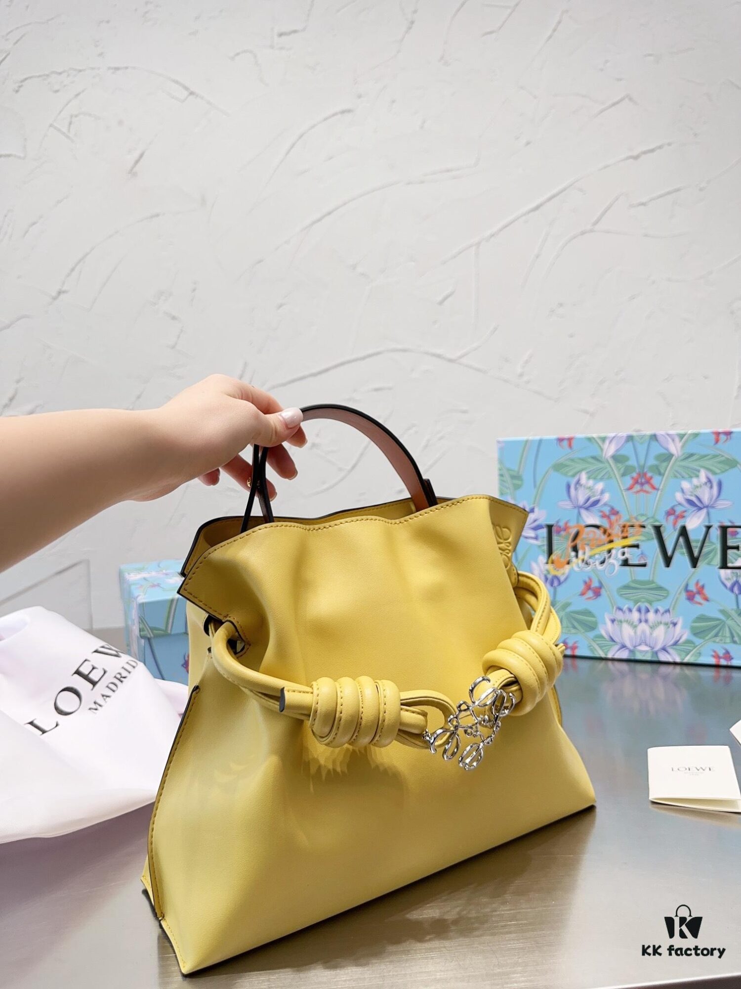 6930d72f6e68136f4d9b15a8 Loewe Women's Bucket Bag Shoulder Crossbody Bag