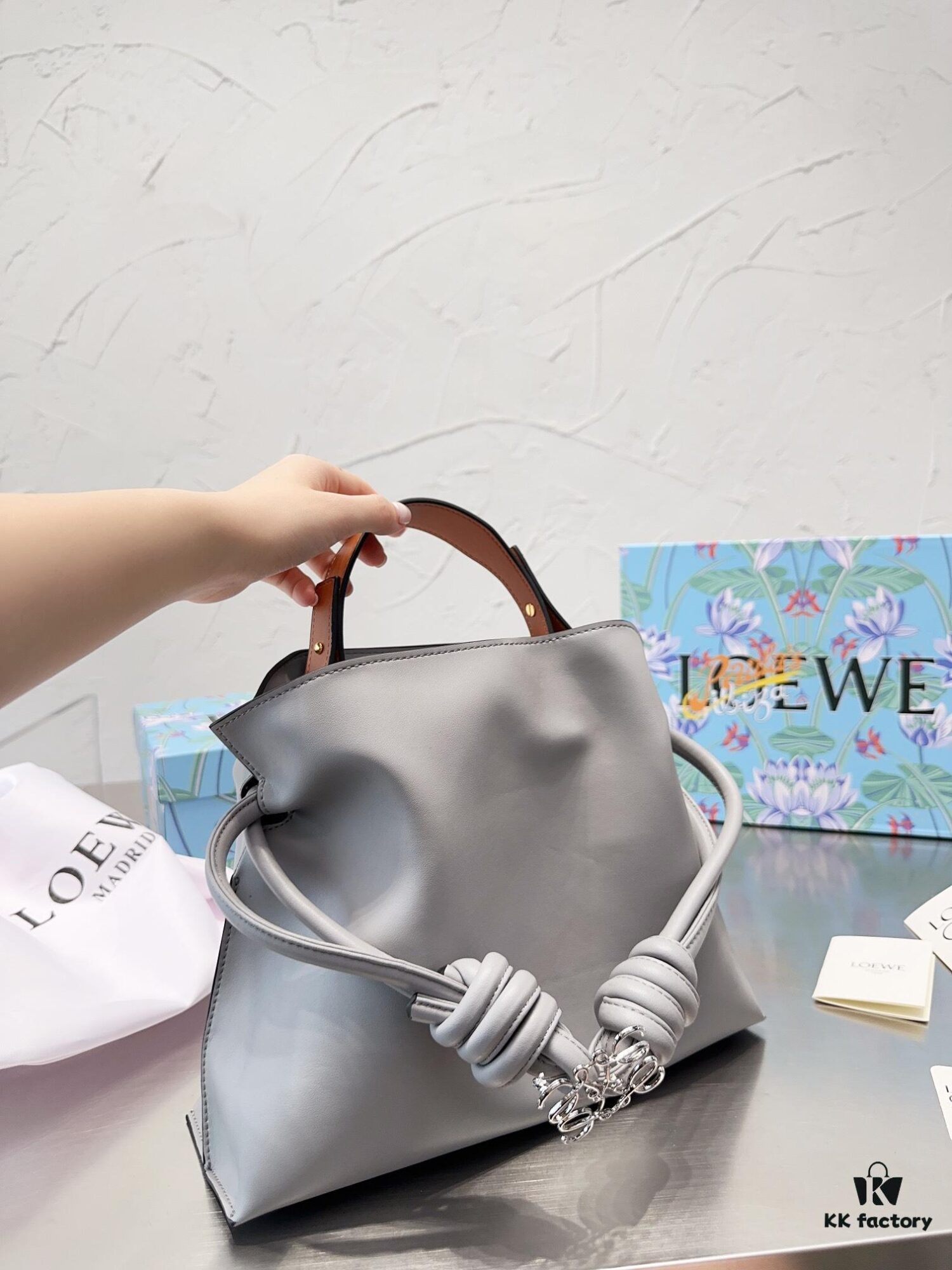 6930d72f6e68136f4d9b15a9 Loewe Women's Bucket Bag Shoulder Crossbody Bag