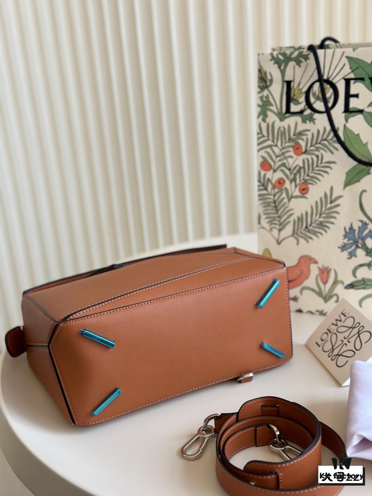 6930d7366e68136f4d9b15b3 Loewe Puzzle Mini Geometric Bag in Box