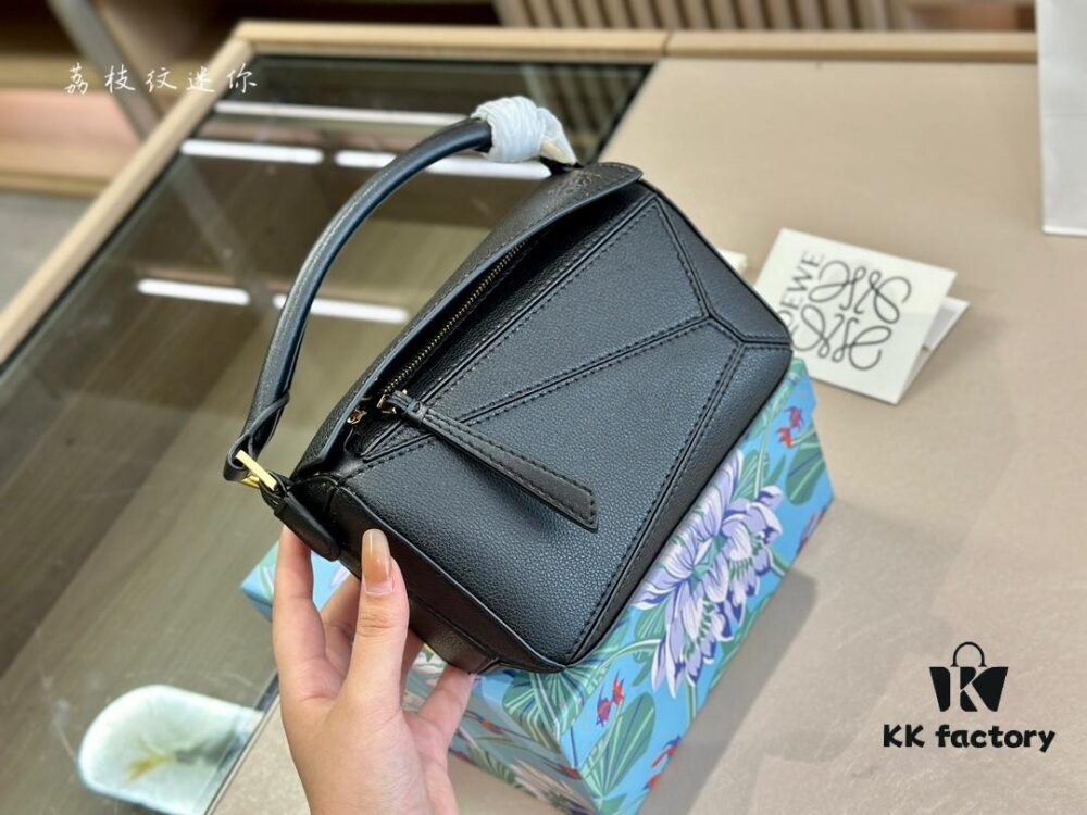 6930d74e6e68136f4d9b15da Loewe Puzzle Mini Geometric Bag
