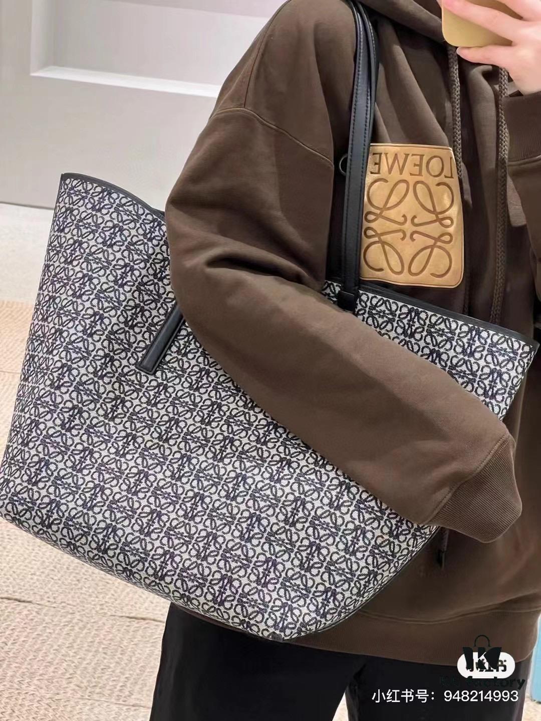 6930d7a26e68136f4d9b1648 Loewe & T Tote Embroidered Jacquard Fabric with Leather — Shopping Bag