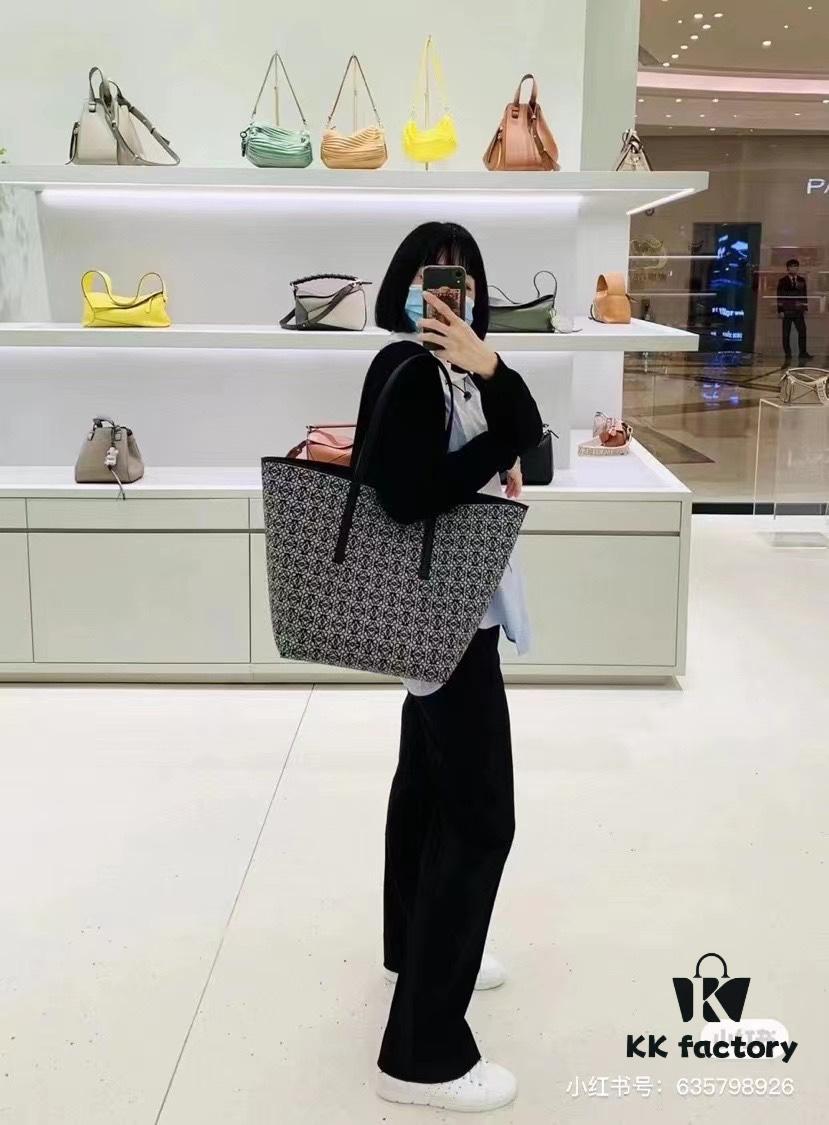 6930d7a36e68136f4d9b164a Loewe & T Tote Embroidered Jacquard Fabric with Leather — Shopping Bag